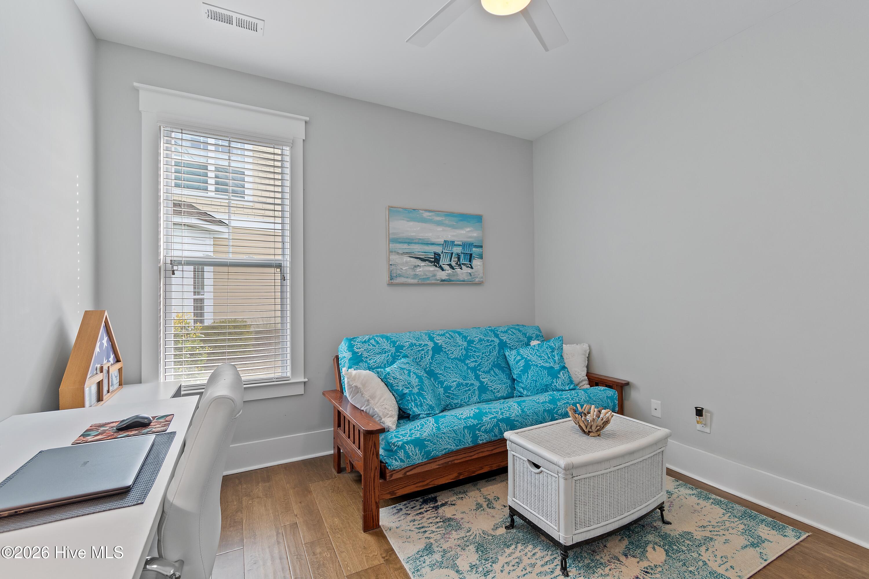 100561282 | Photo 39