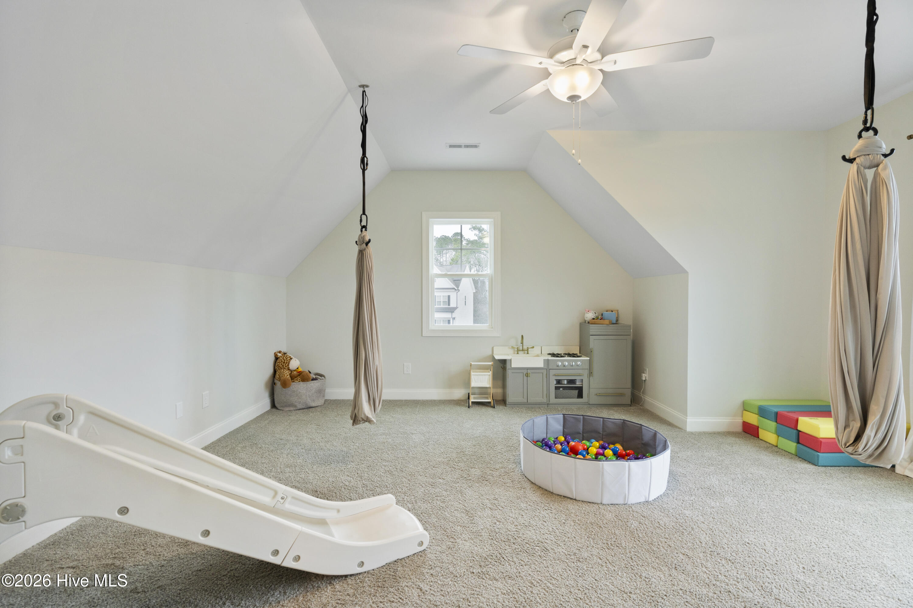 100549659 | Photo 42