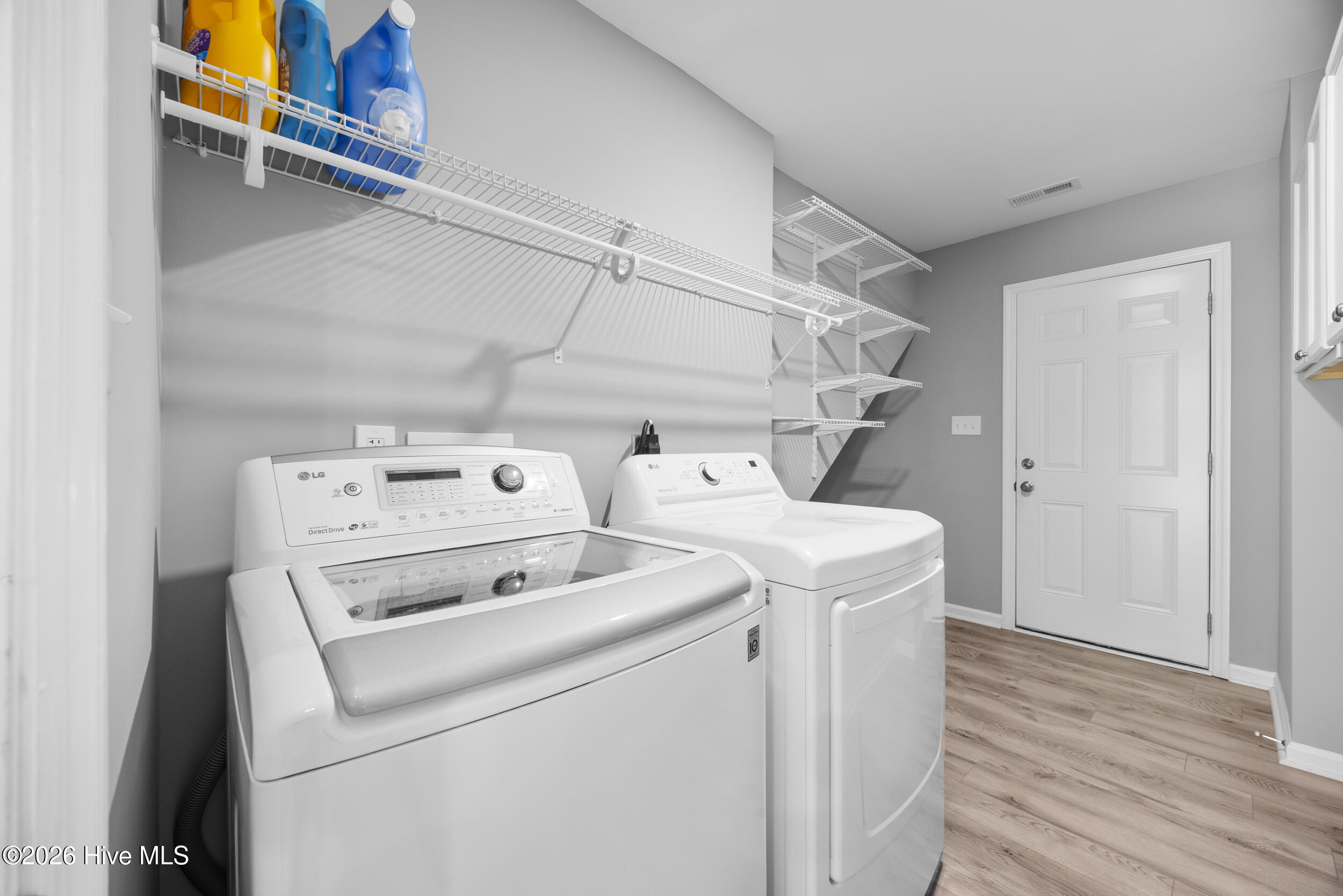 100566907 | Photo 23