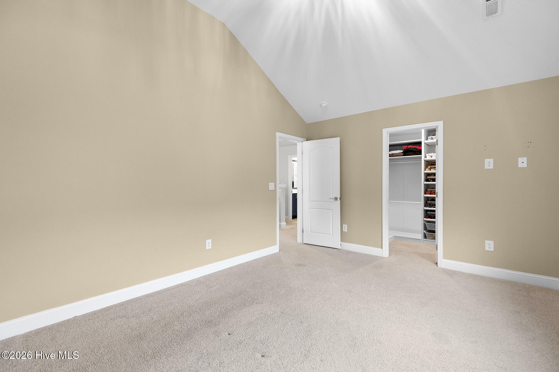 100549567 | Photo 34