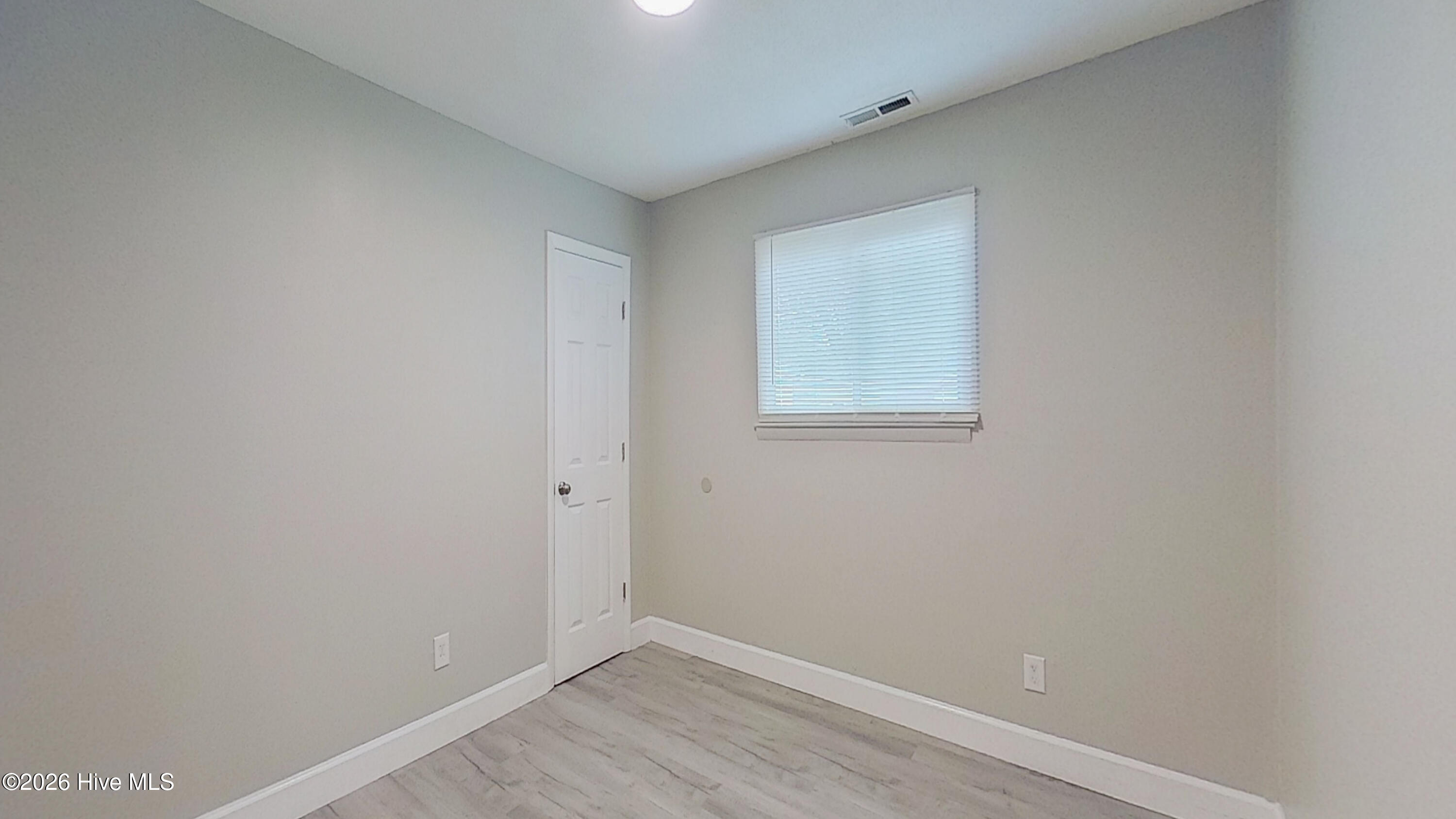 100564007 | Photo 41