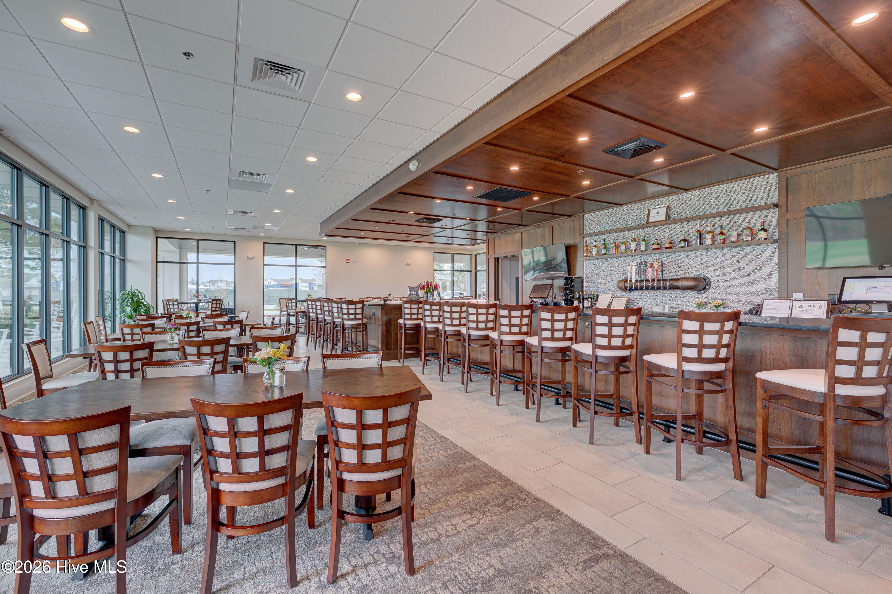 100558232 | Photo 77