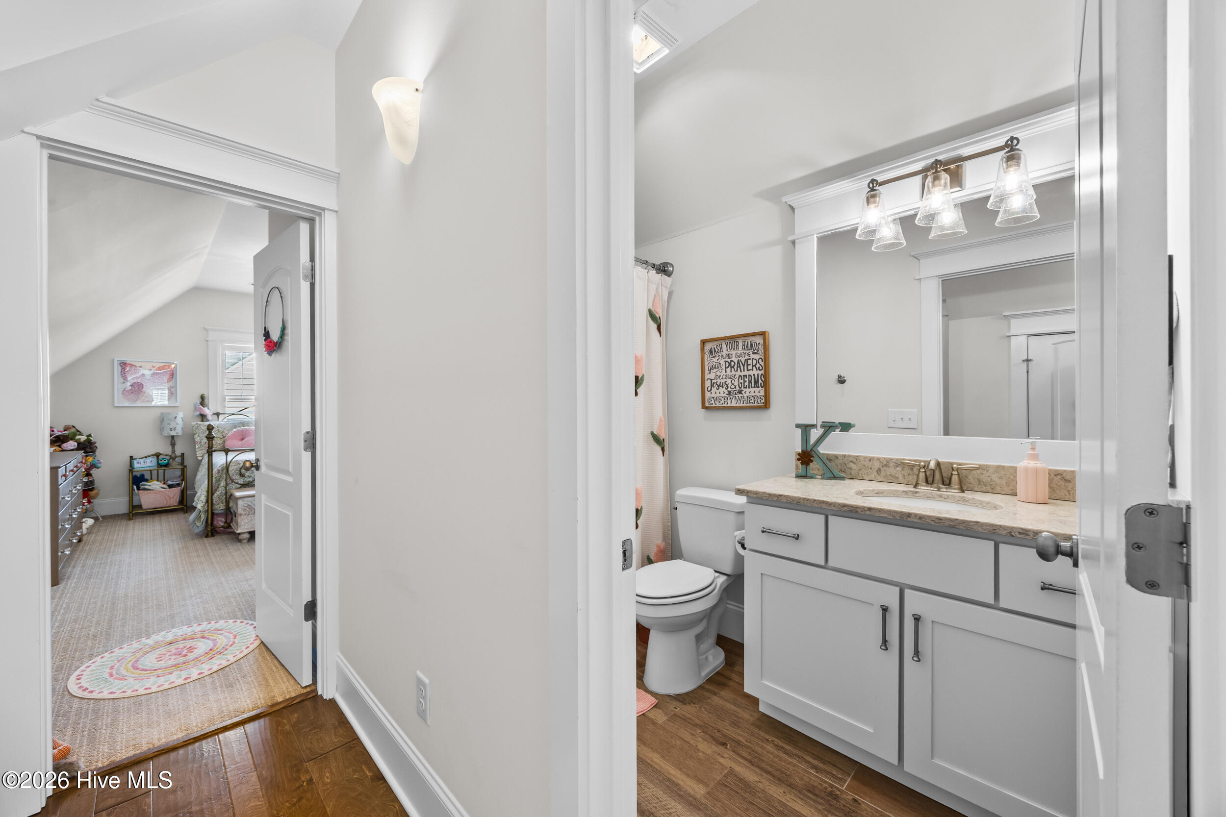 100562182 | Photo 50