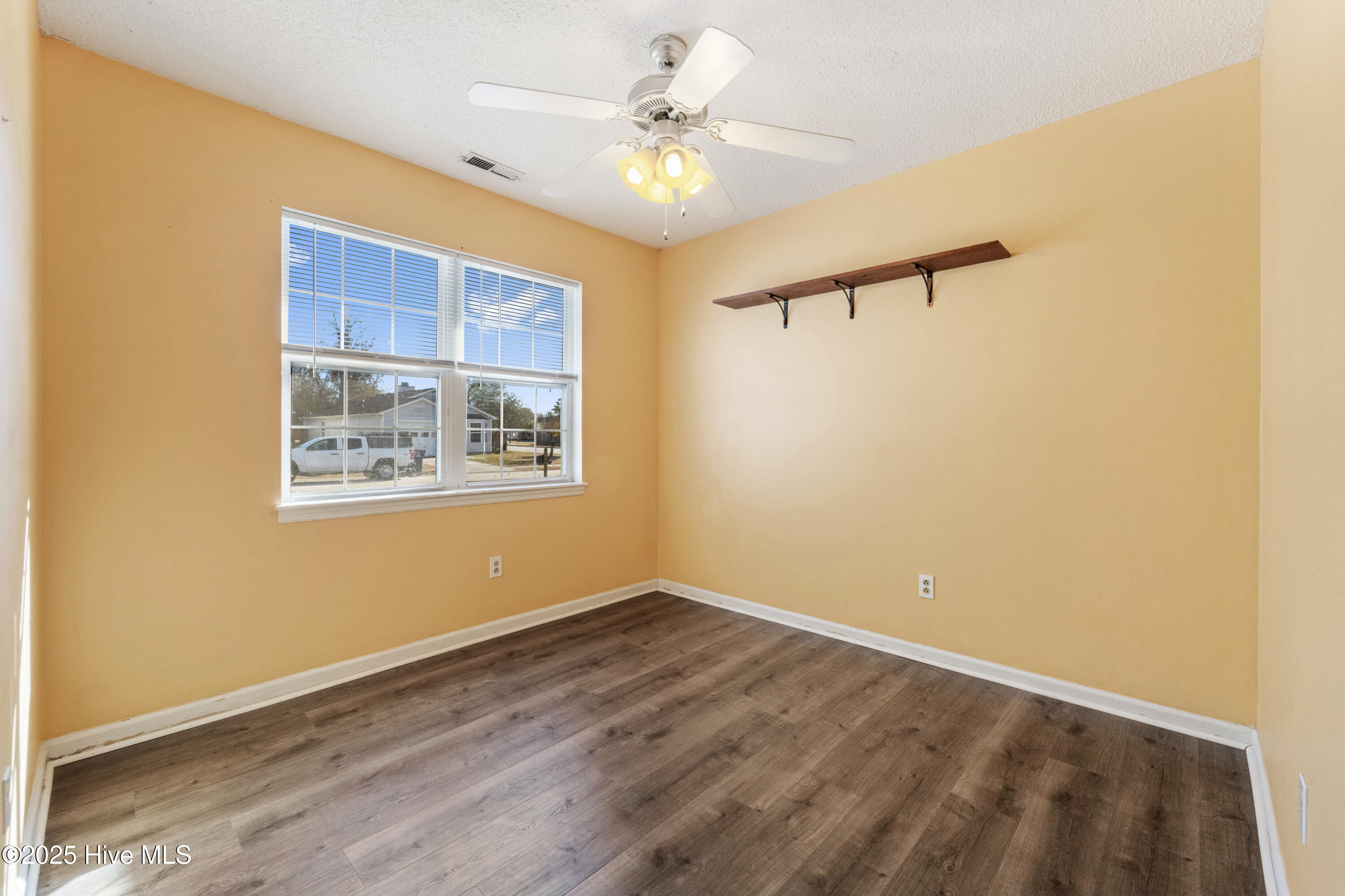 100546102 | Photo 13