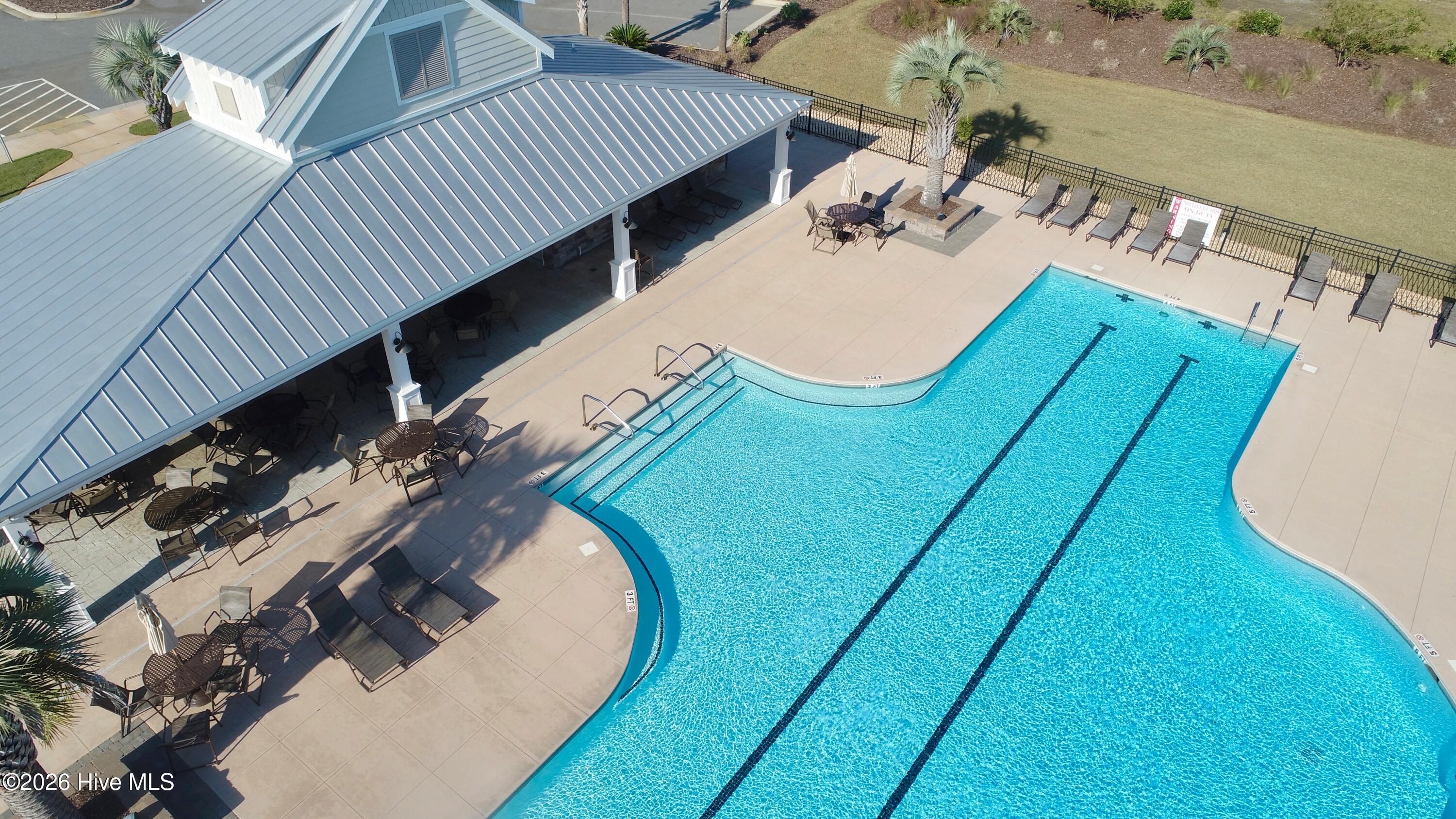 100561282 | Photo 77