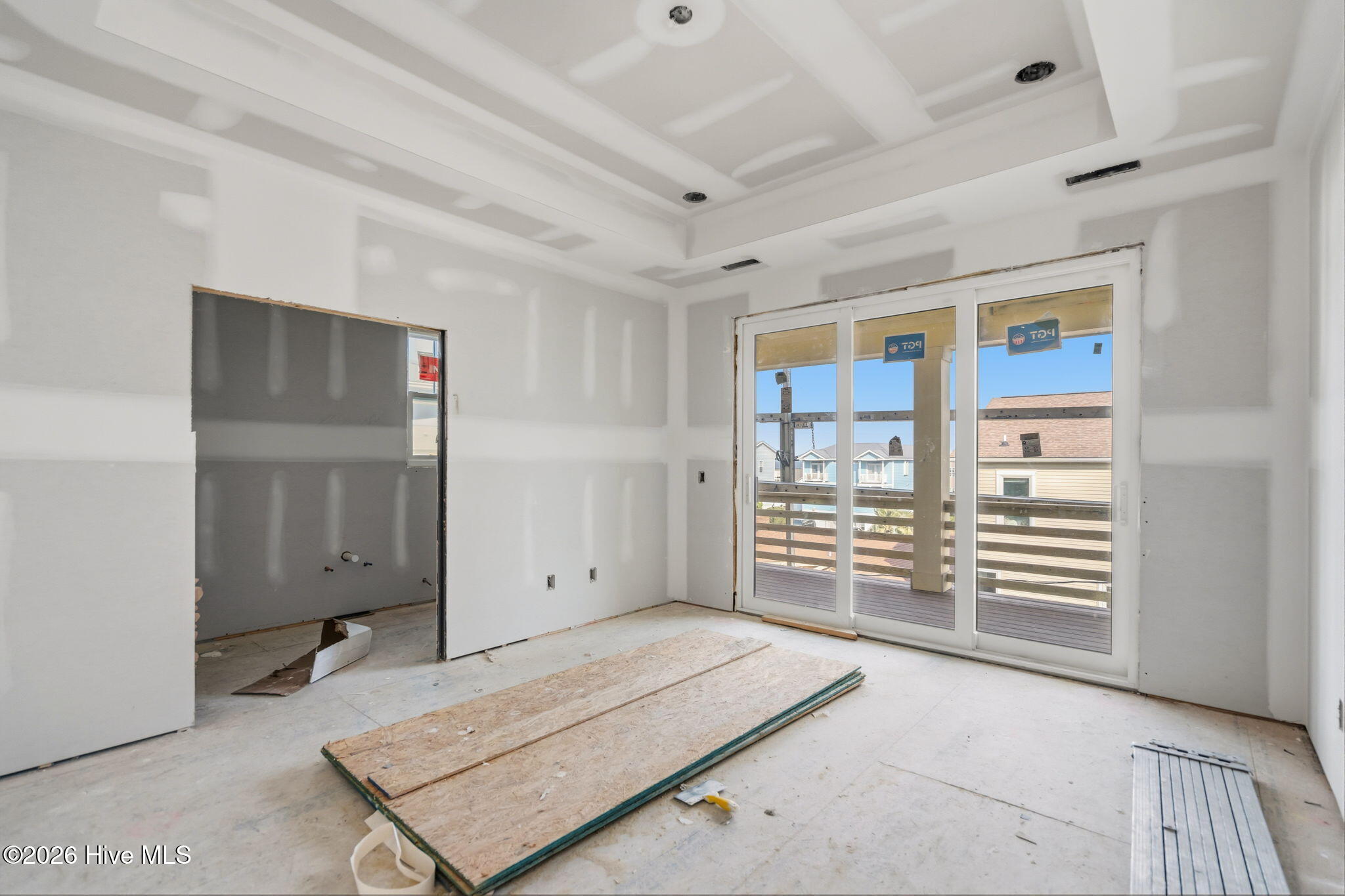 100547046 | Photo 26