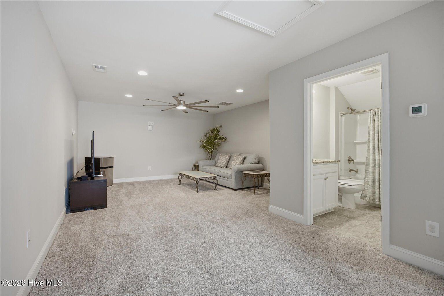 100564841 | Photo 26