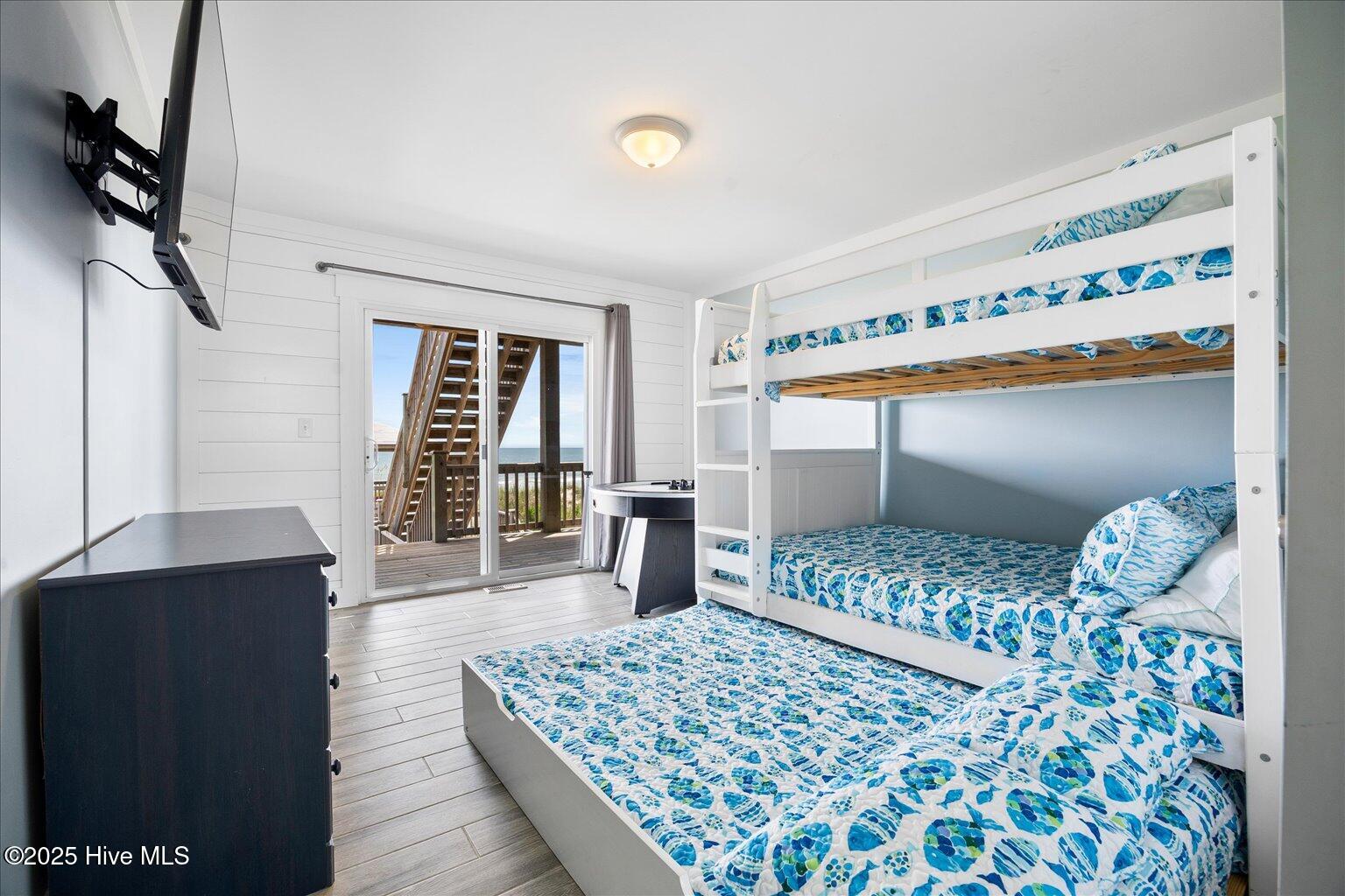 100528040 | Photo 27