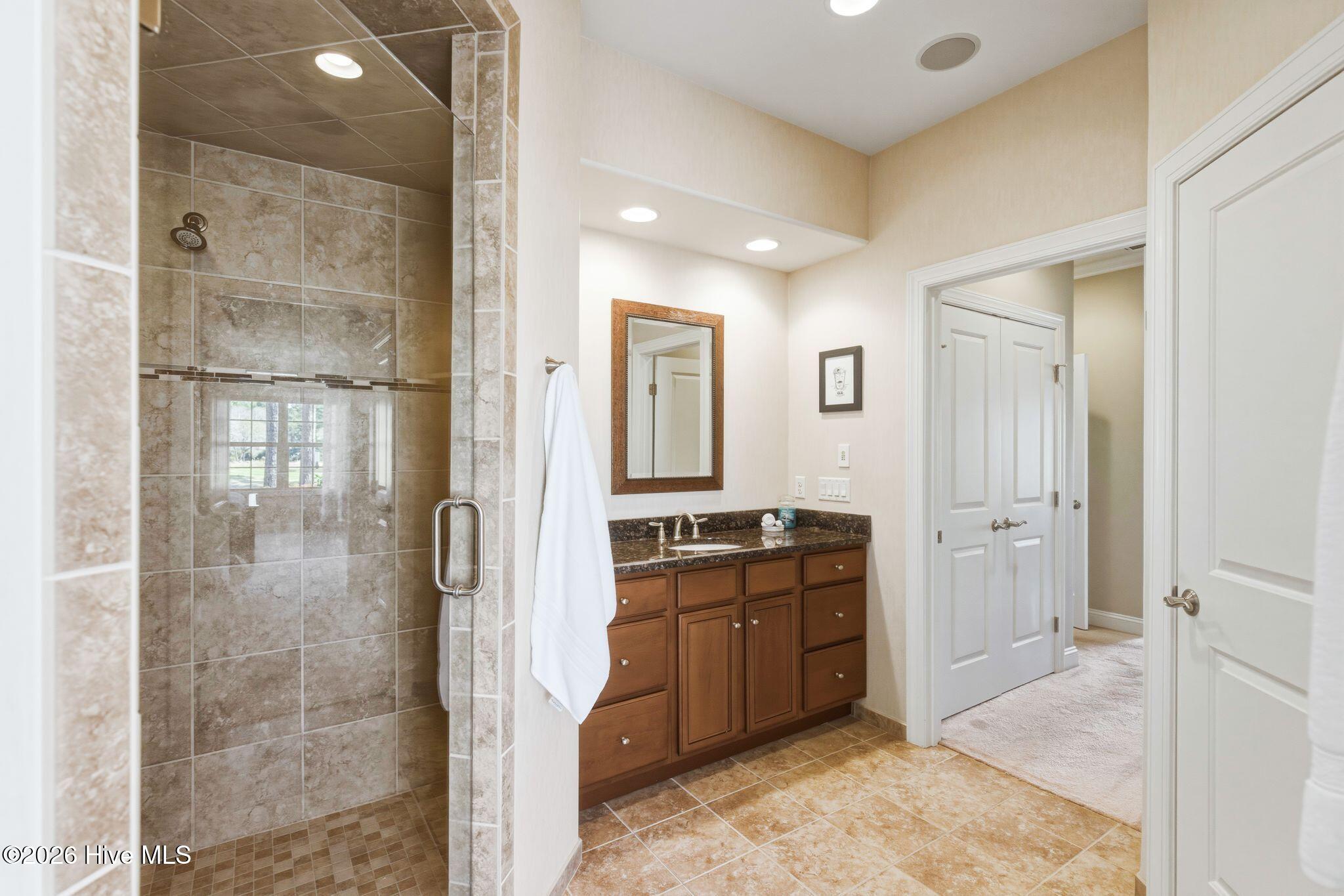 100564432 | Photo 27