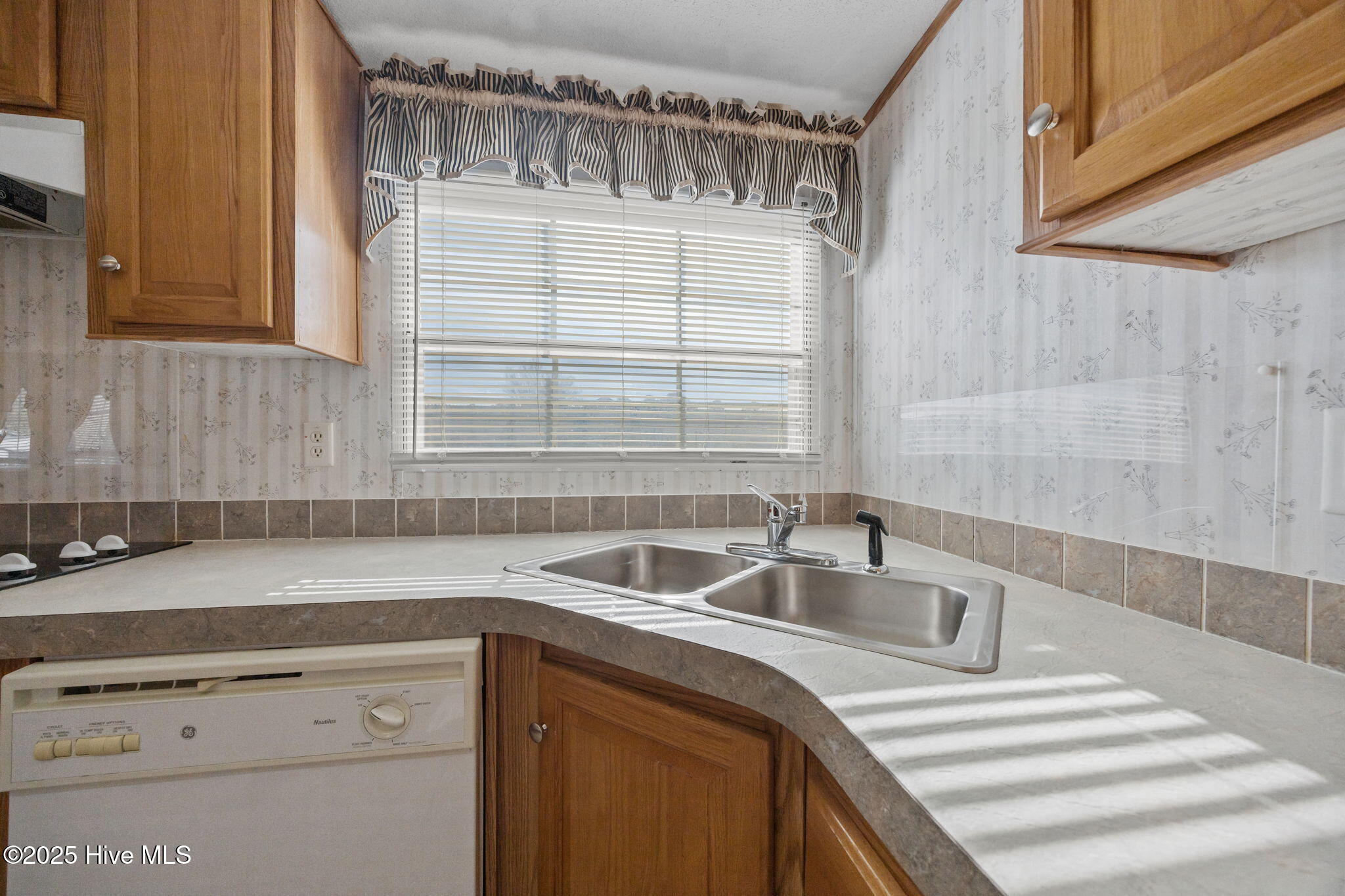 100545328 | Photo 12