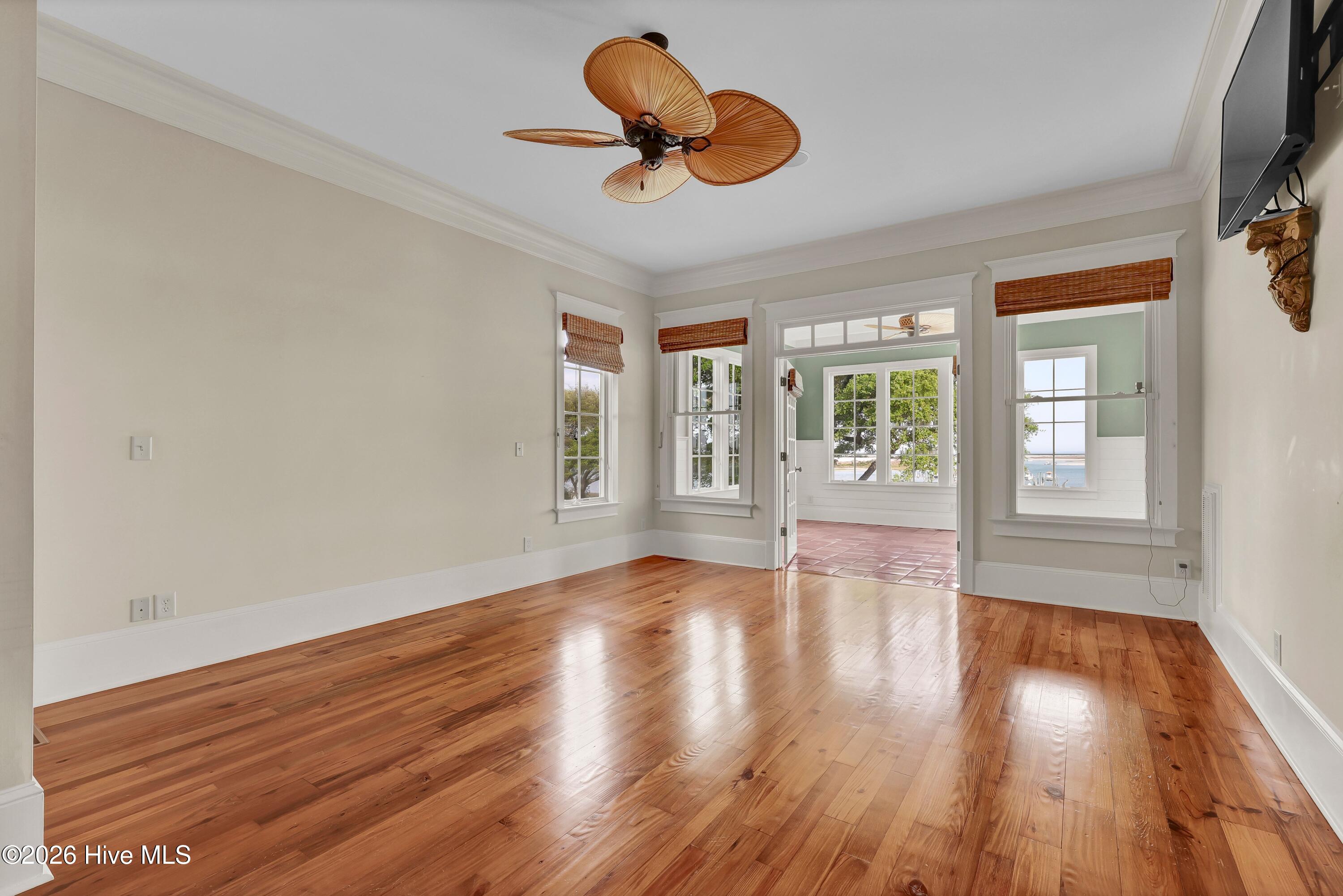 100569484 | Photo 37