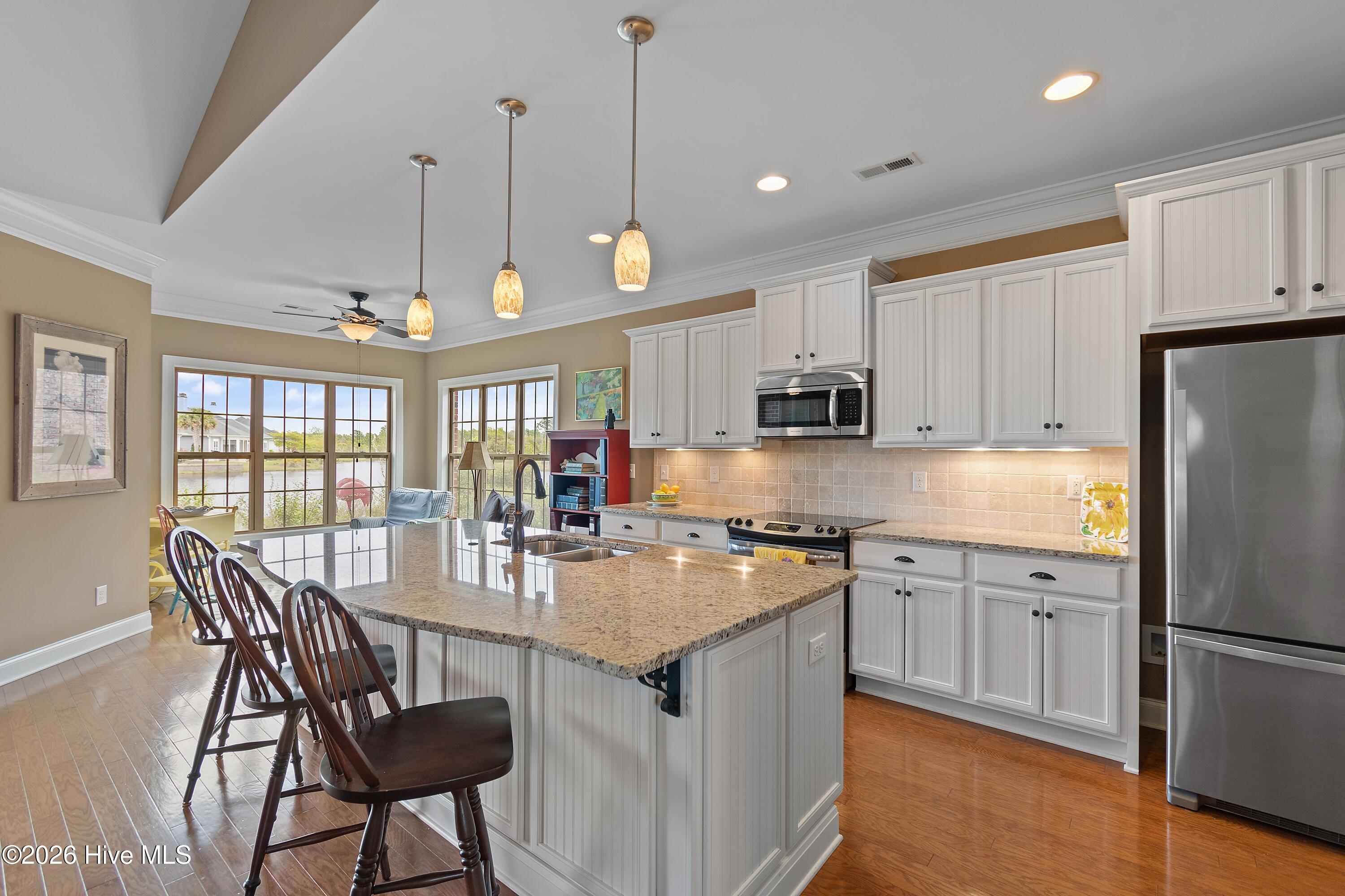 100565695 | Photo 13