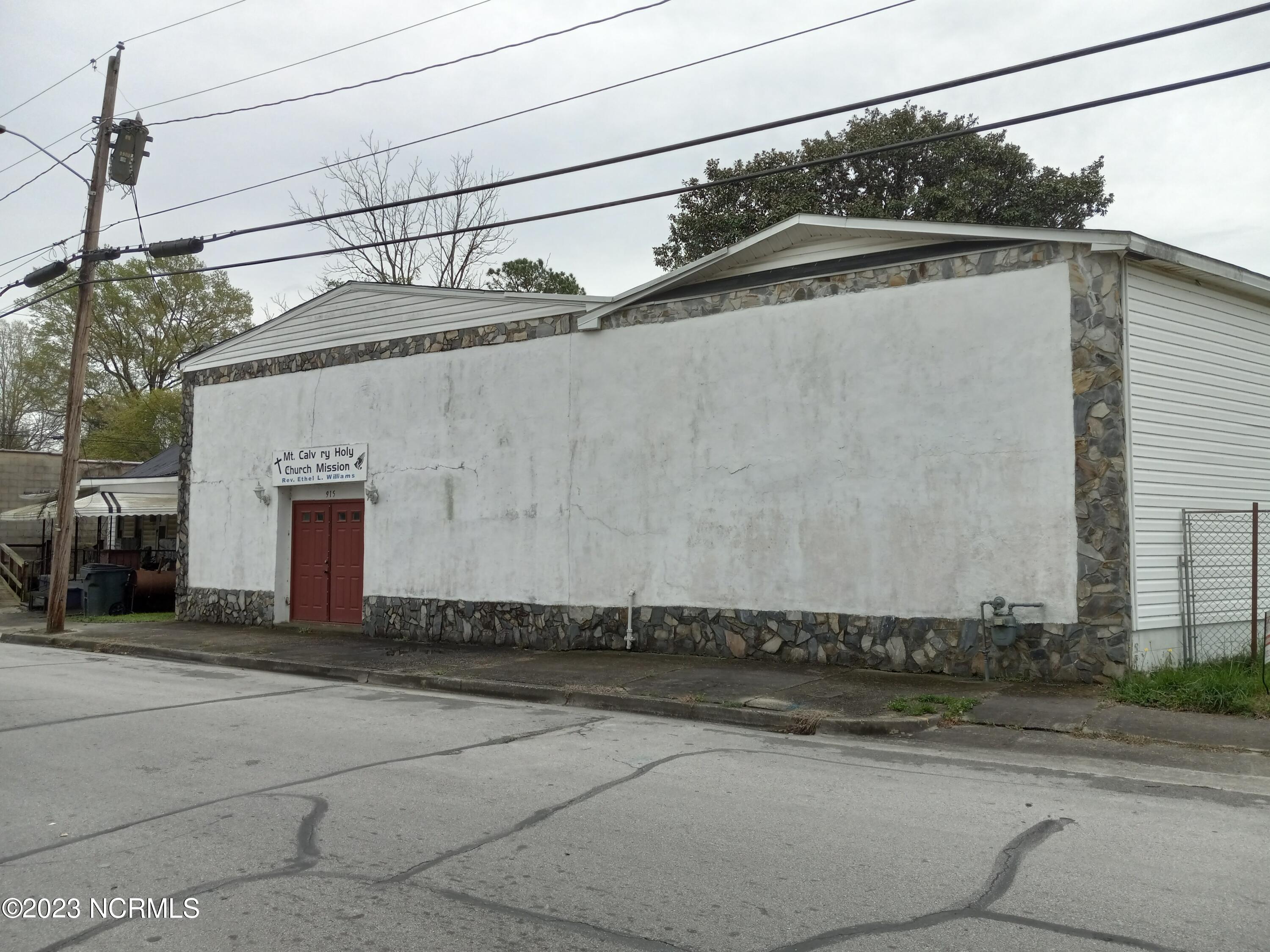 915 Tower Hill Road front 20230327