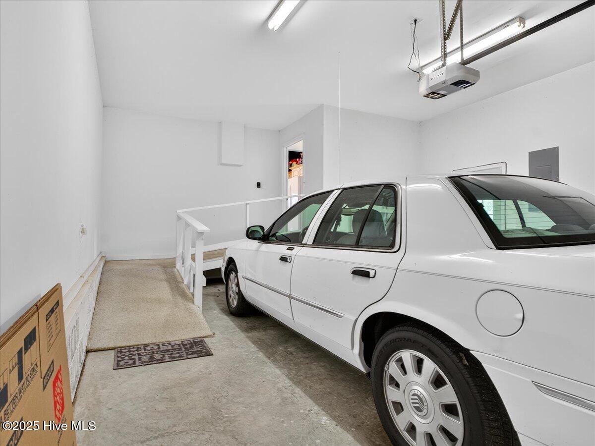 100537242 | Photo 43