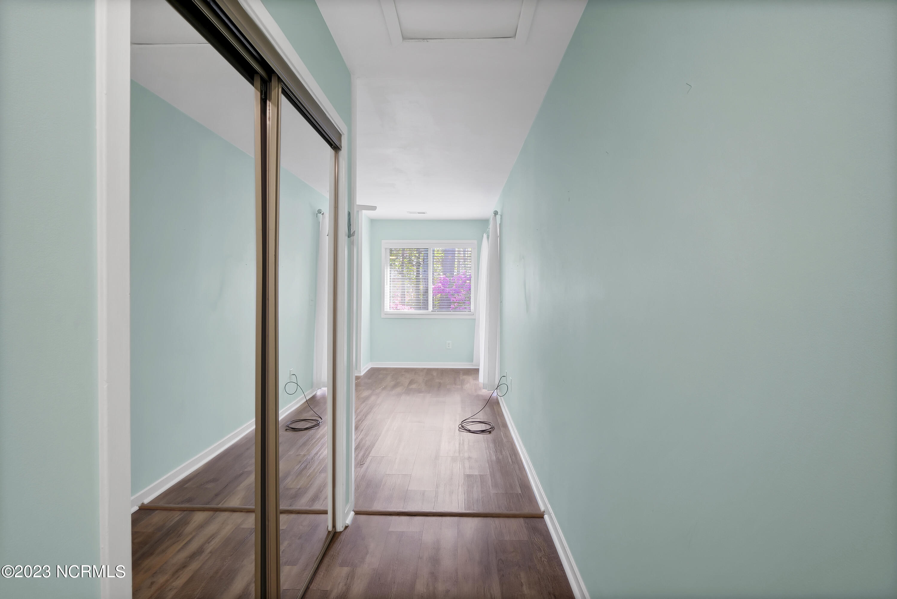 100560221 | Photo 15