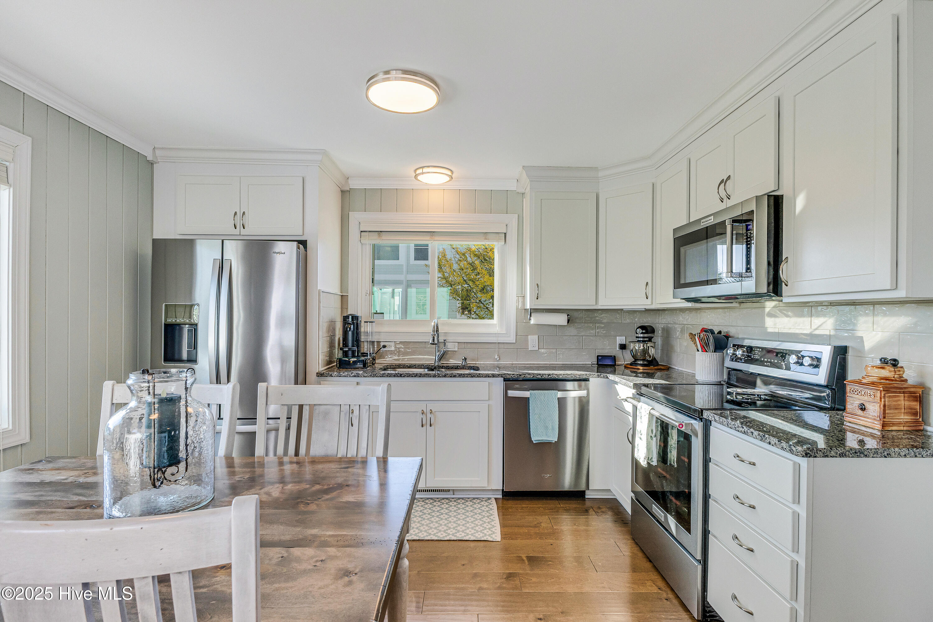 100540899 | Photo 36