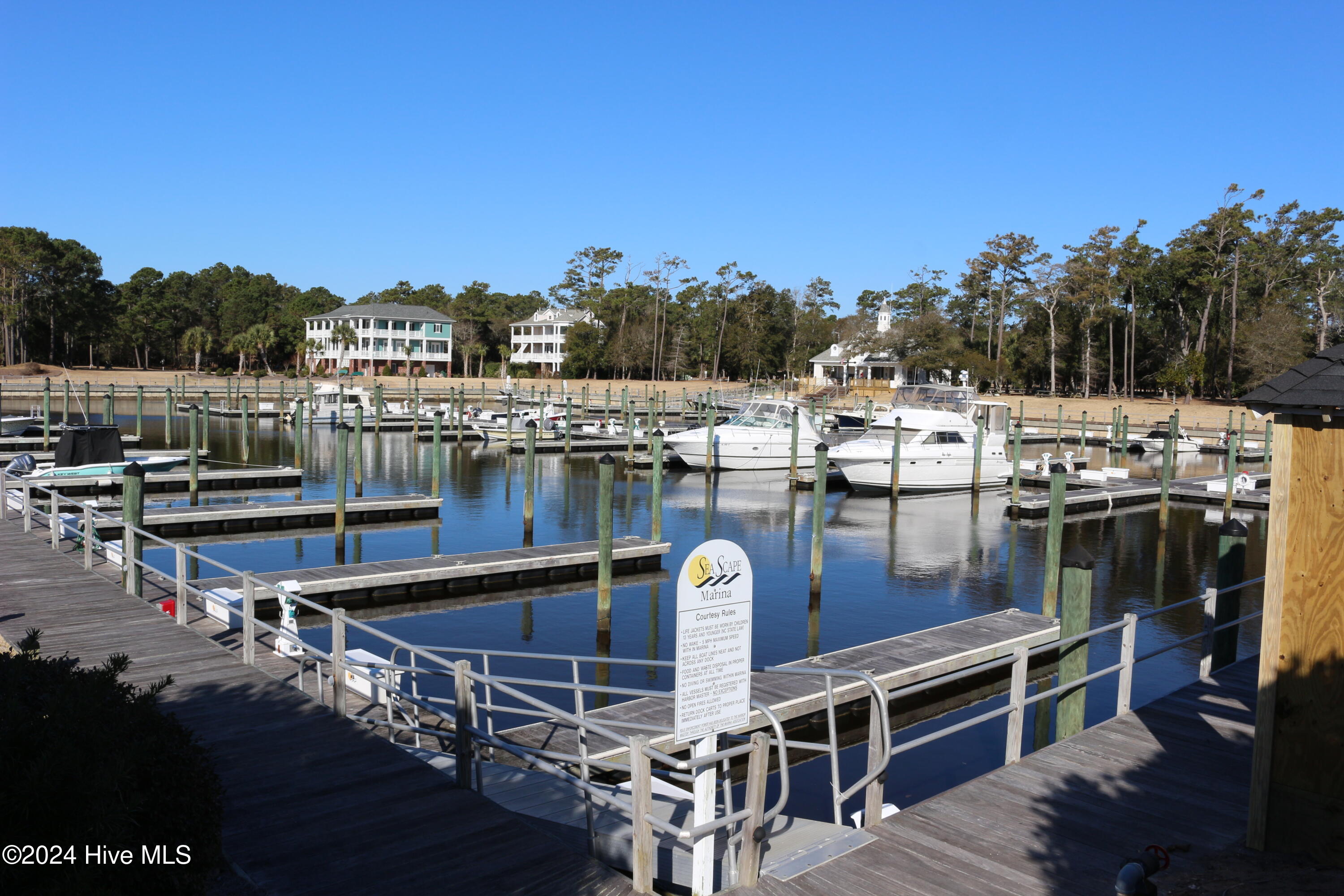 100548442 | Photo 23