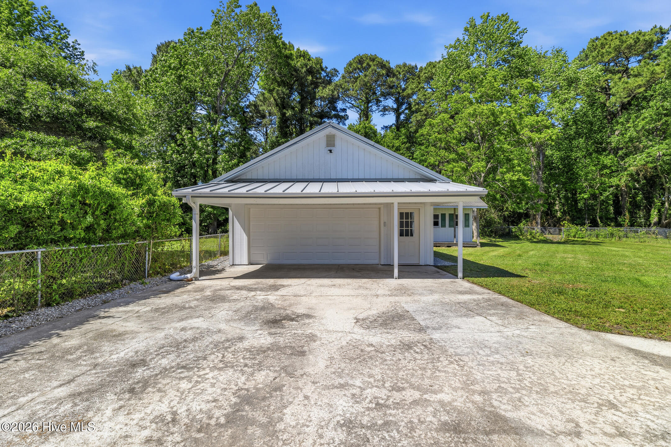 100570664 | Photo 44