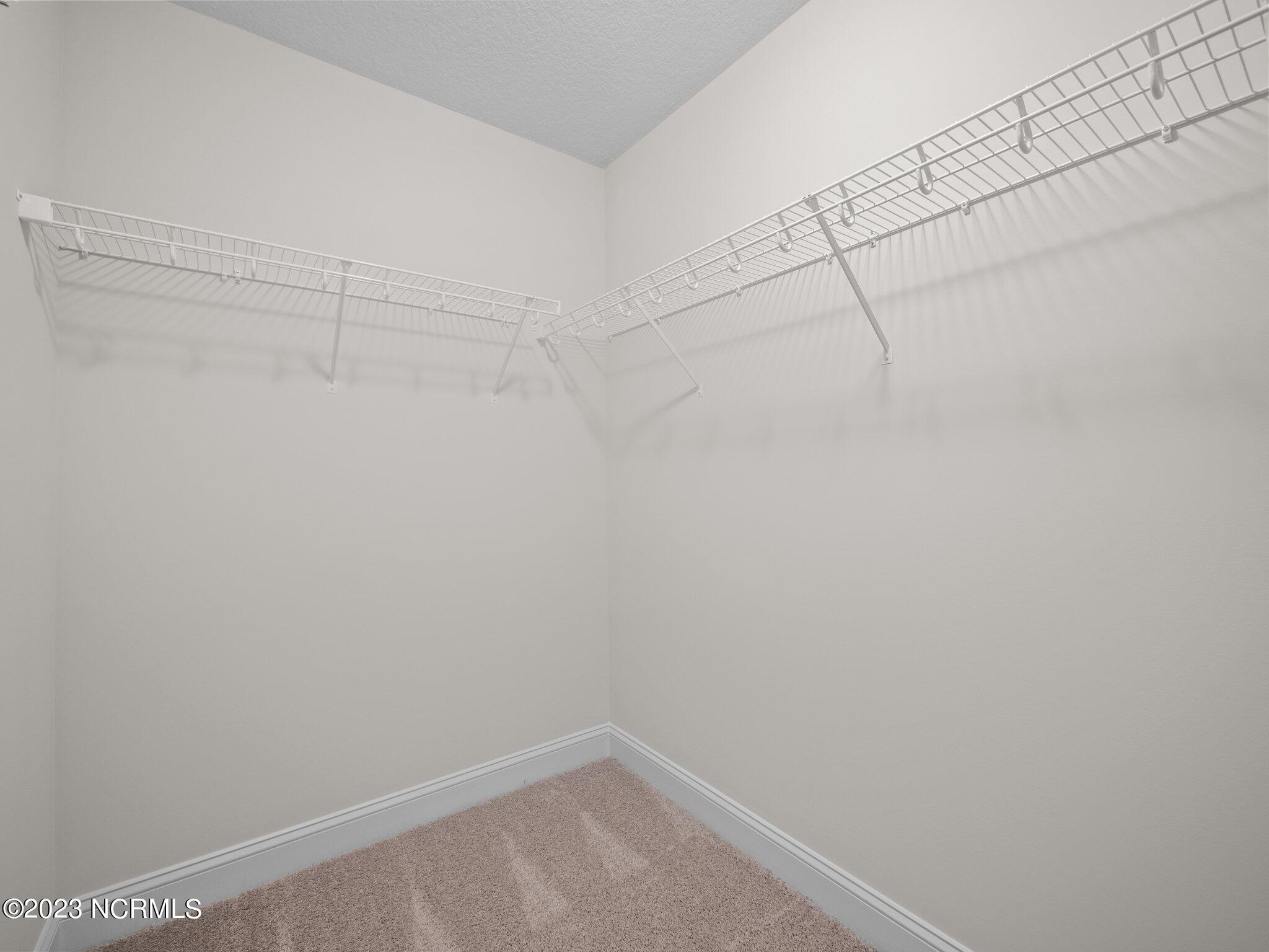 100570628 | Photo 19