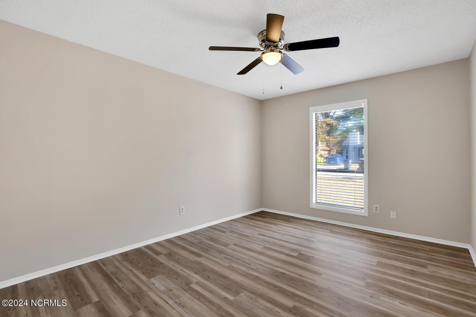 100565650 | Photo 14