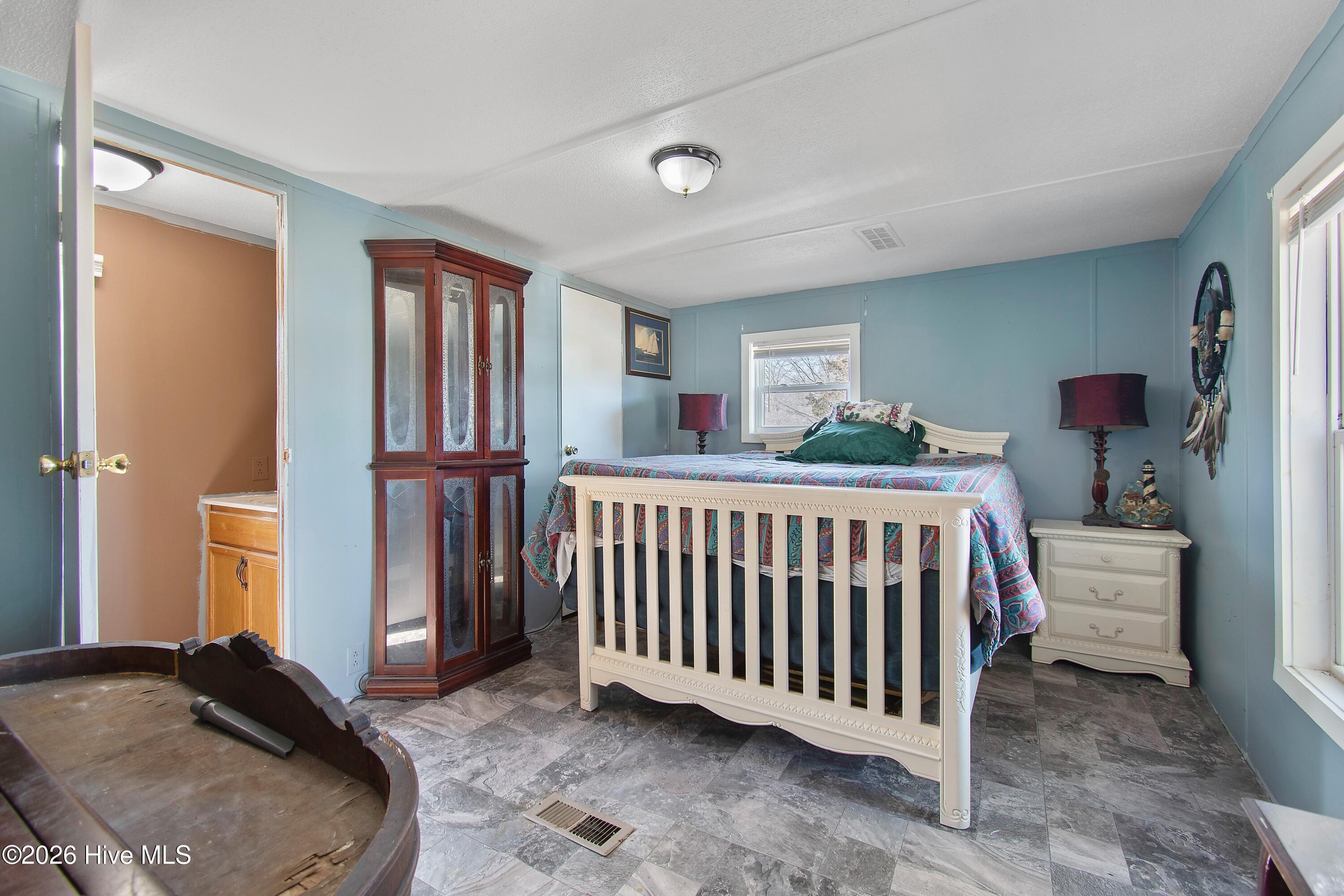 100553824 | Photo 11