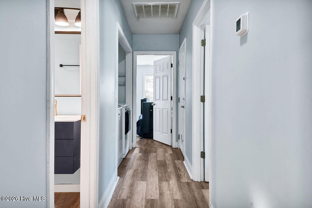 100560710 | Photo 22