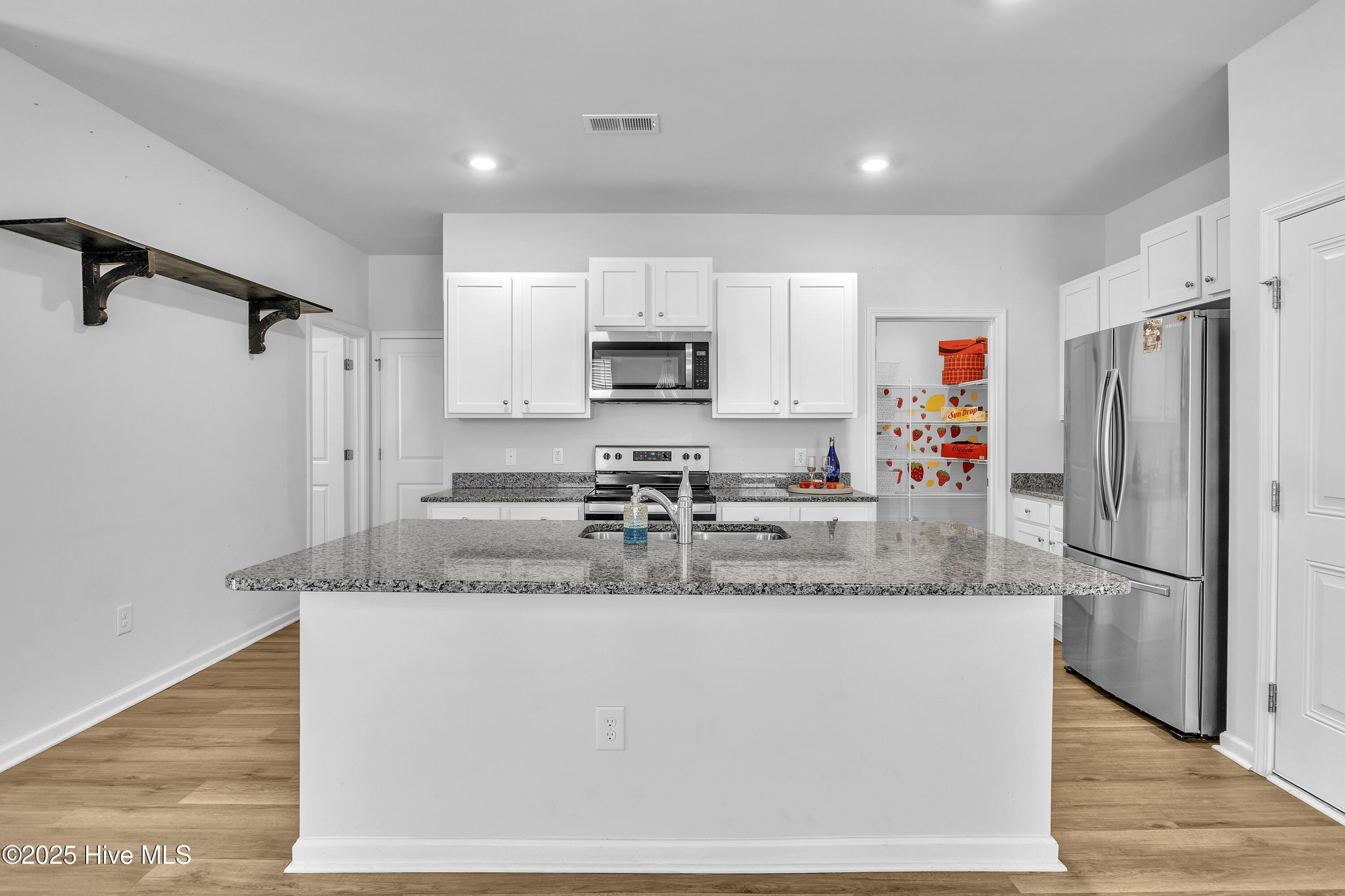 100540789 | Photo 13