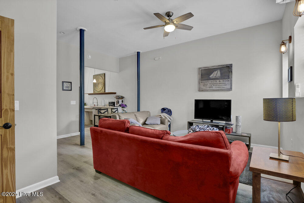 100543464 | Photo 23