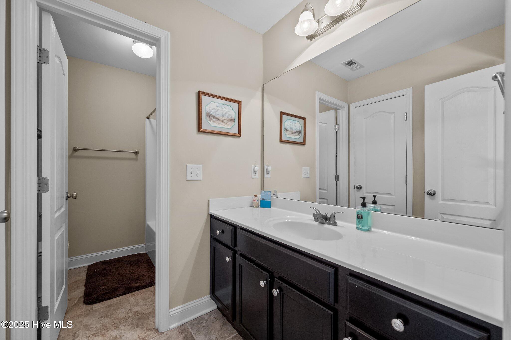 100488790 | Photo 33