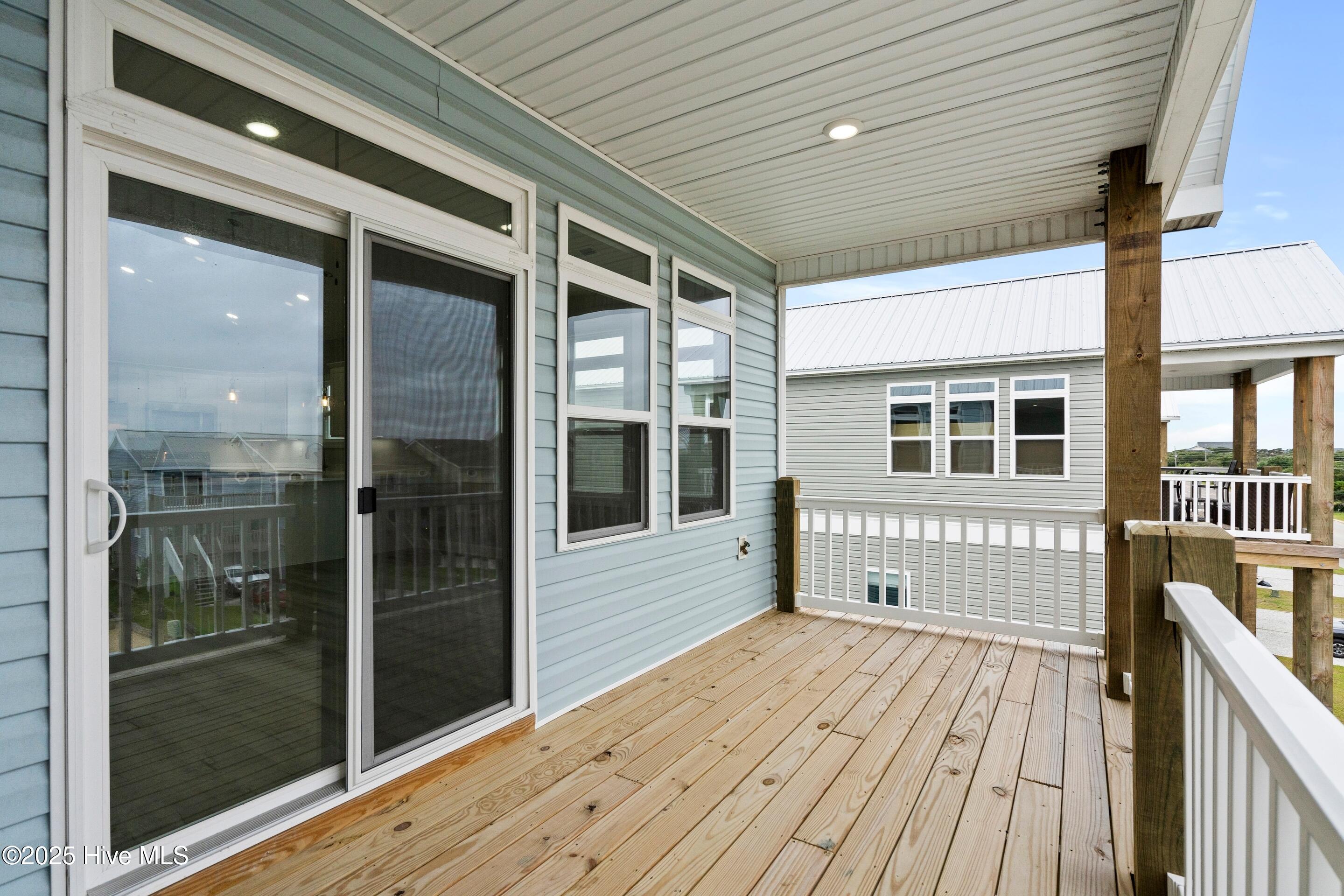 100525905 | Photo 33