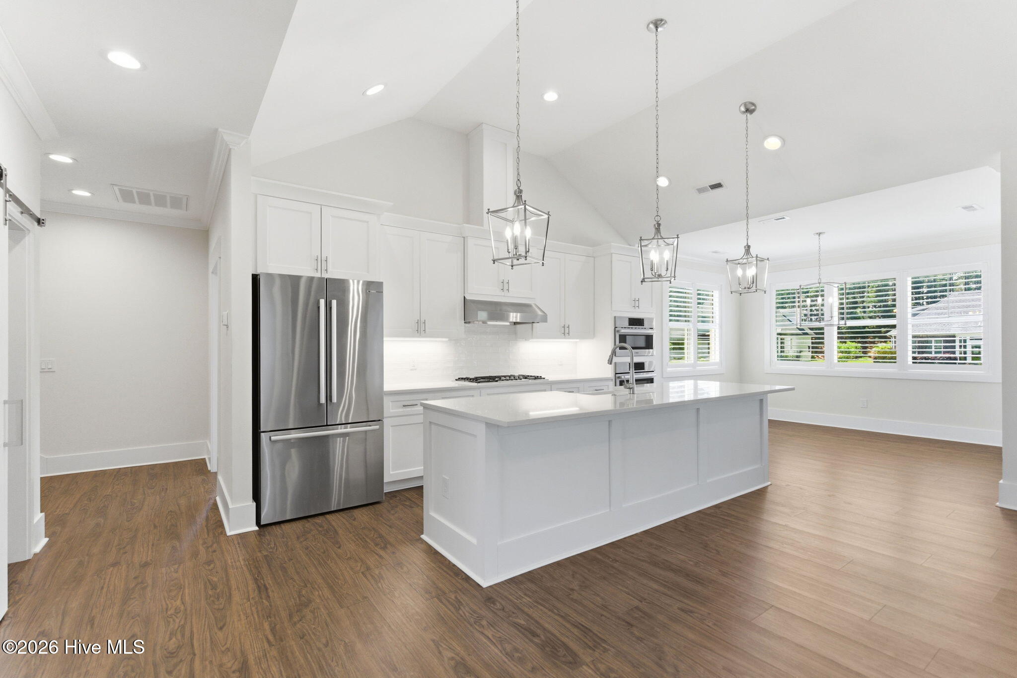 100543119 | Photo 15