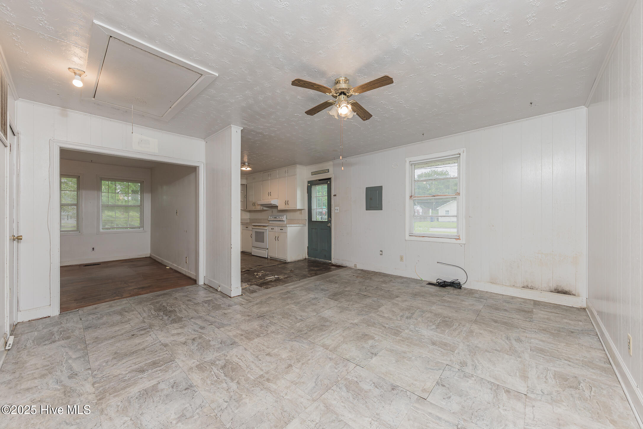 100523491 | Photo 13