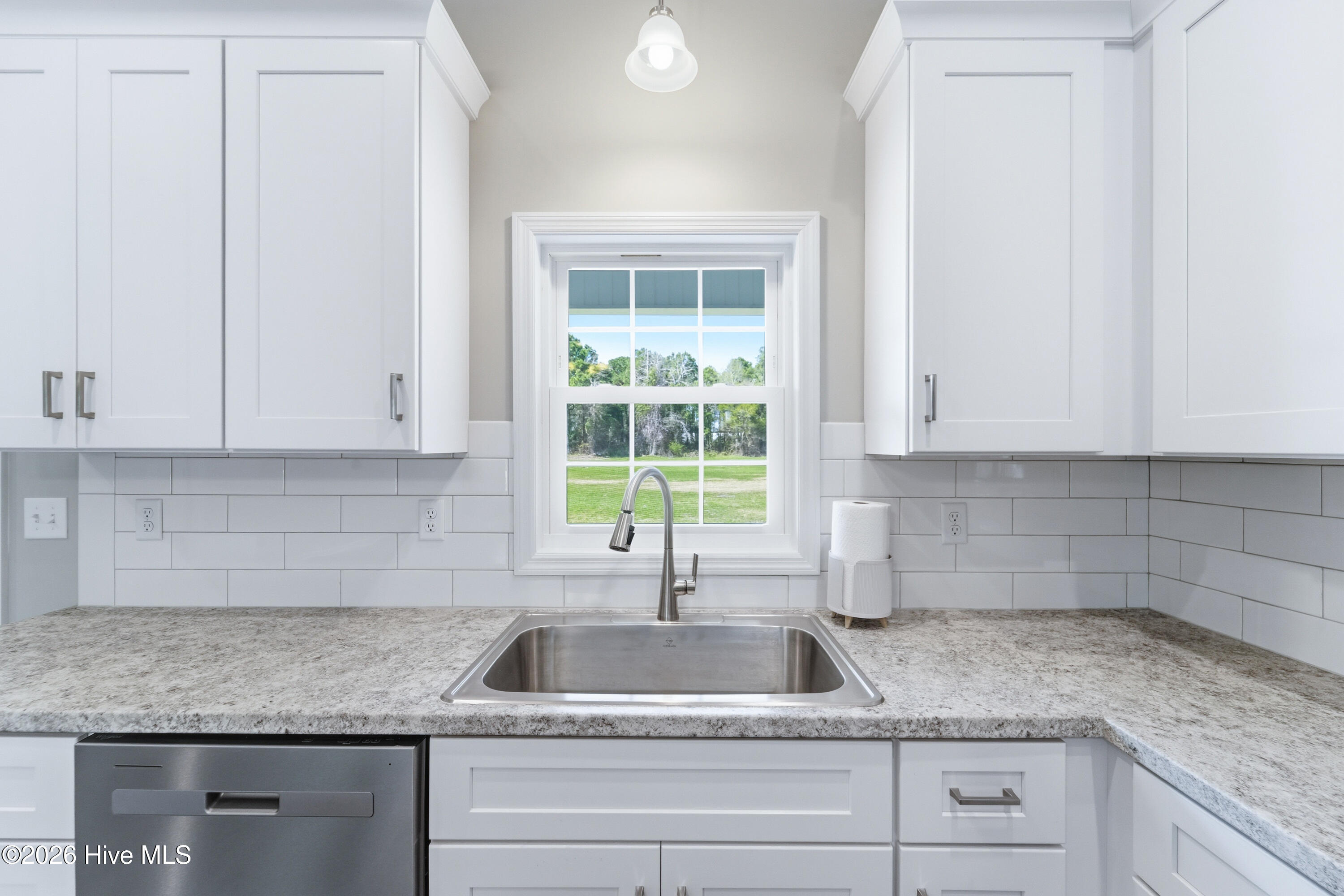 100562005 | Photo 16