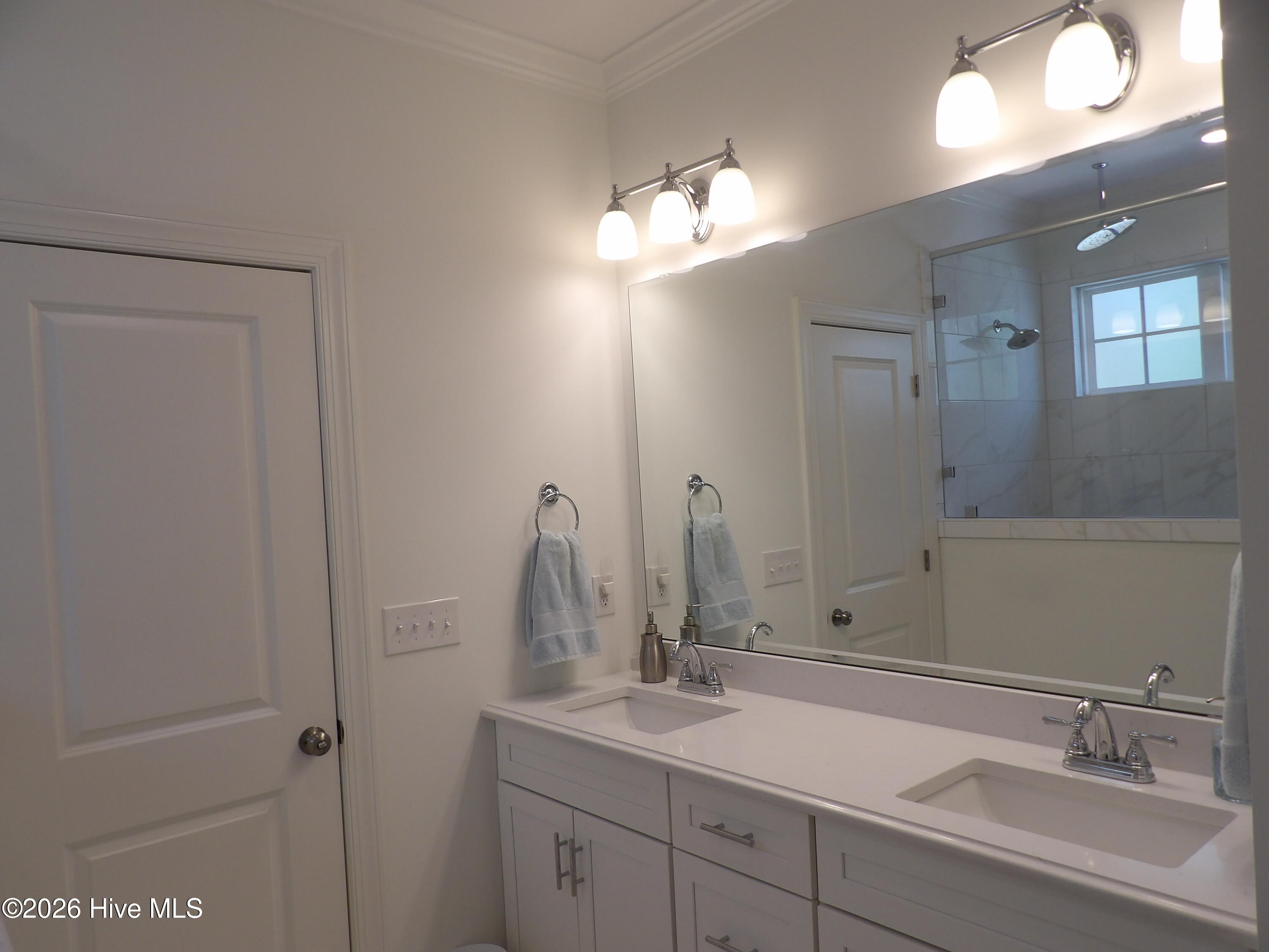 100561891 | Photo 32