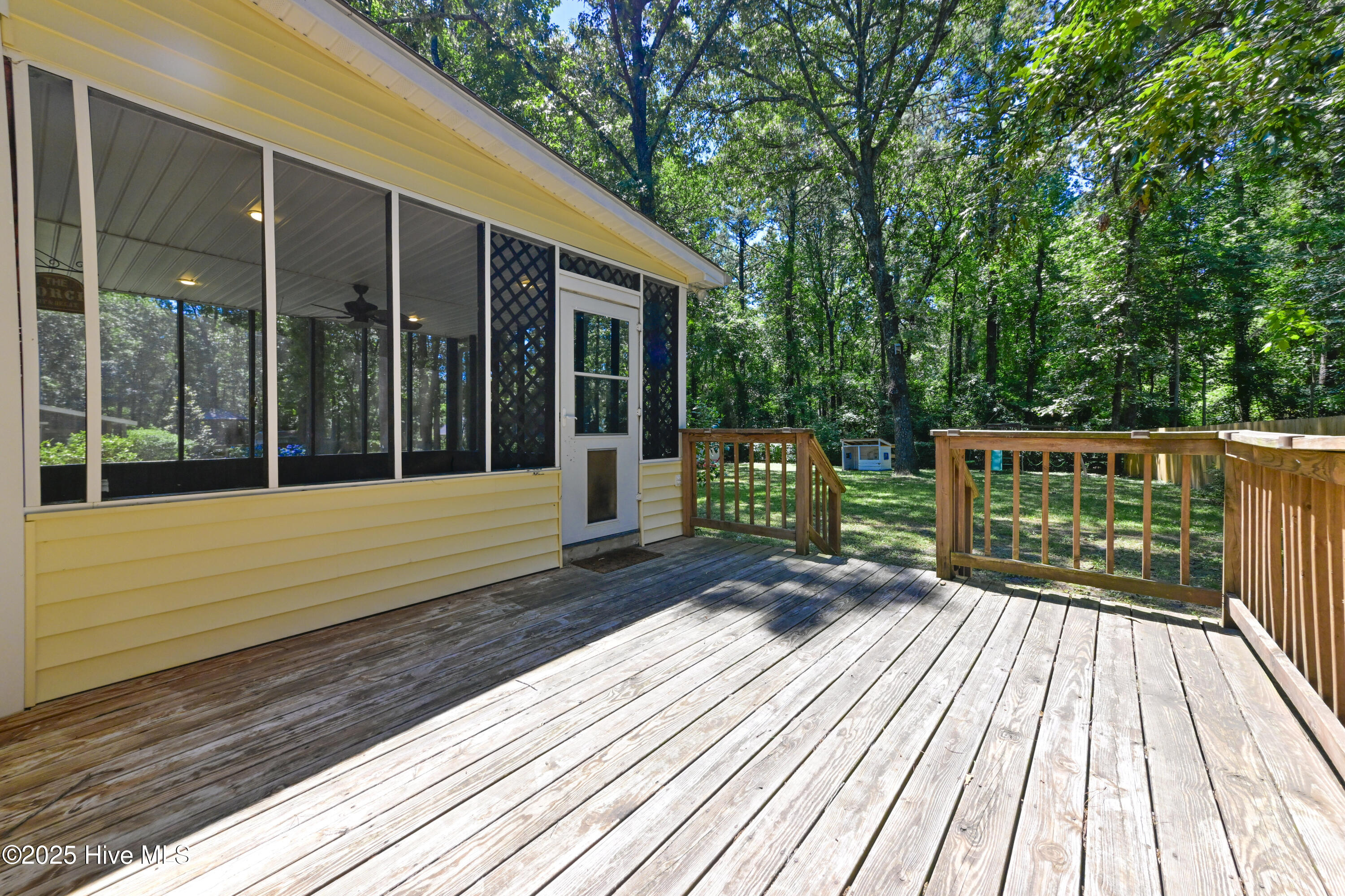 100523748 | Photo 51