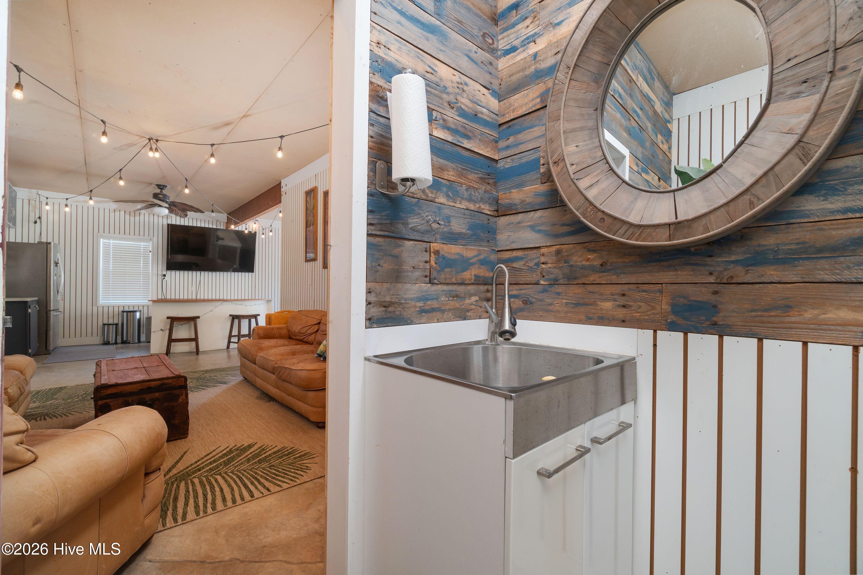 garage haft bath and flex space!