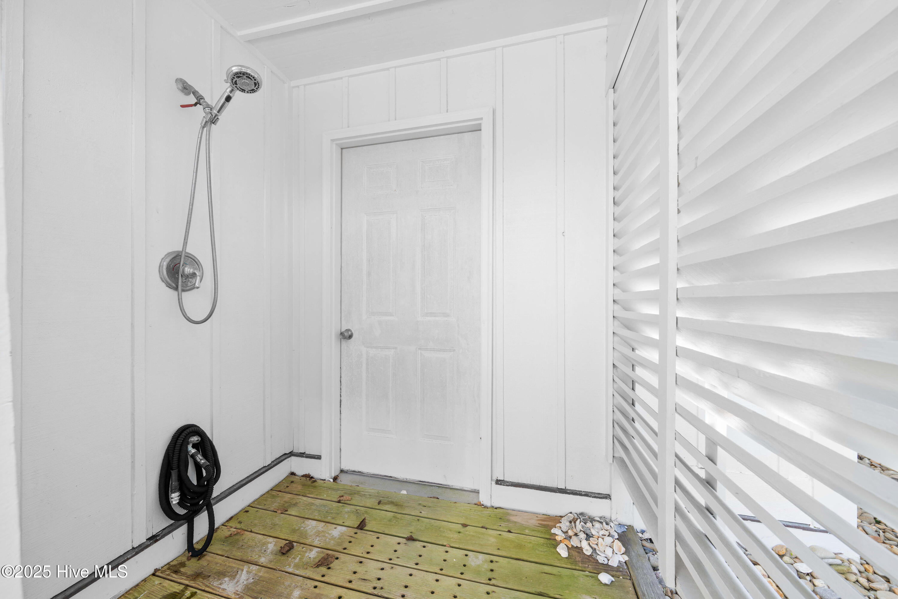 100541369 | Photo 47