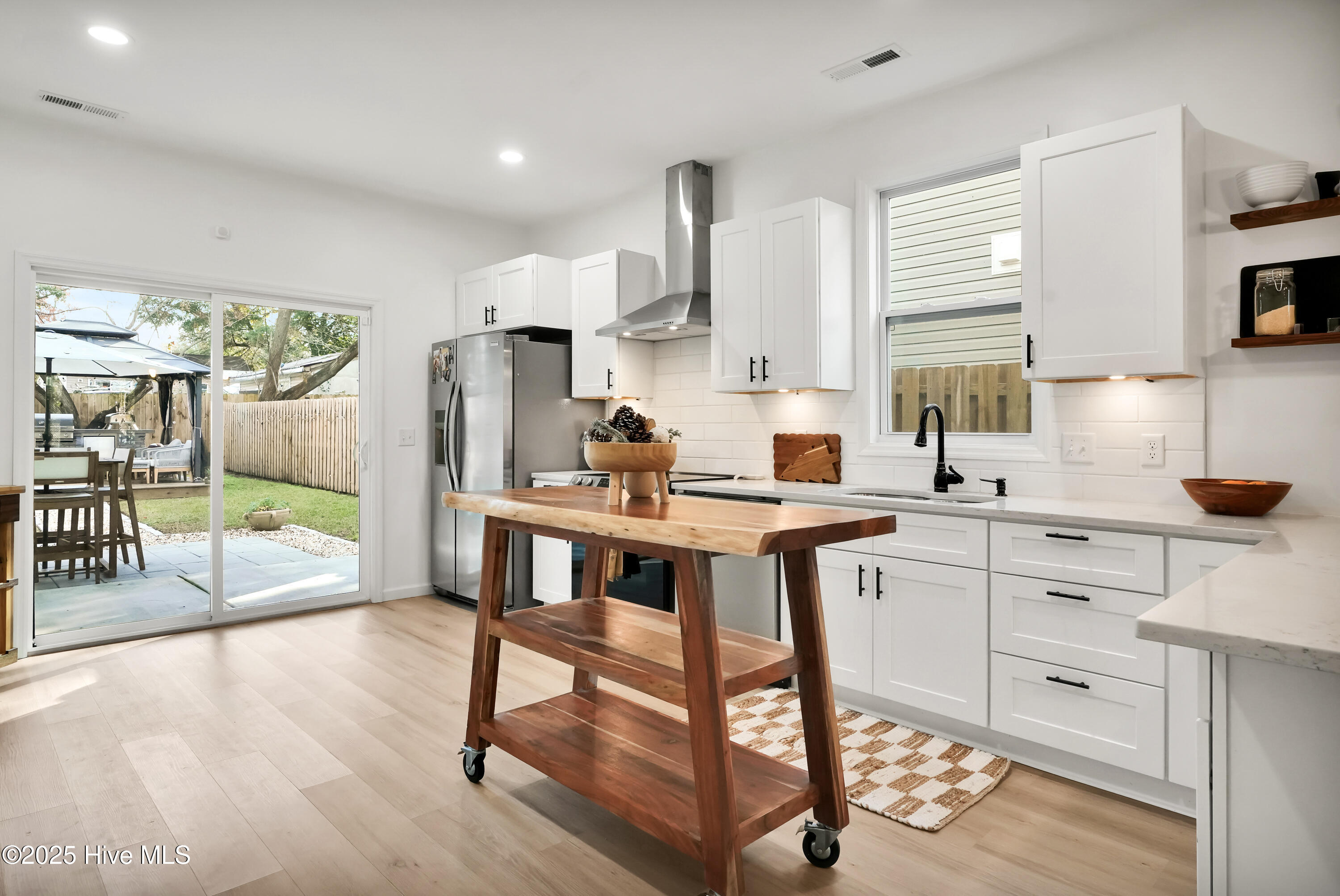 100544742 | Photo 11