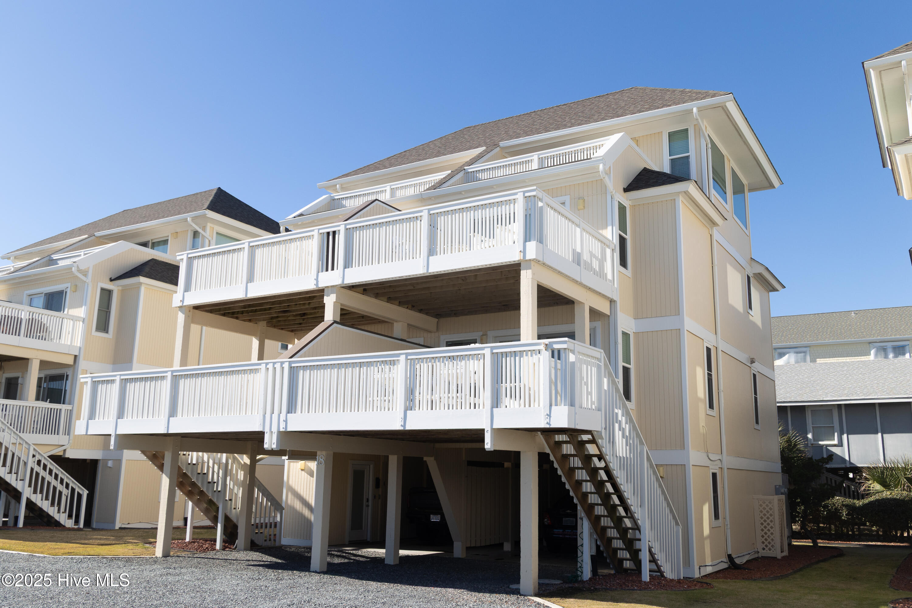 100547069 | Photo 25