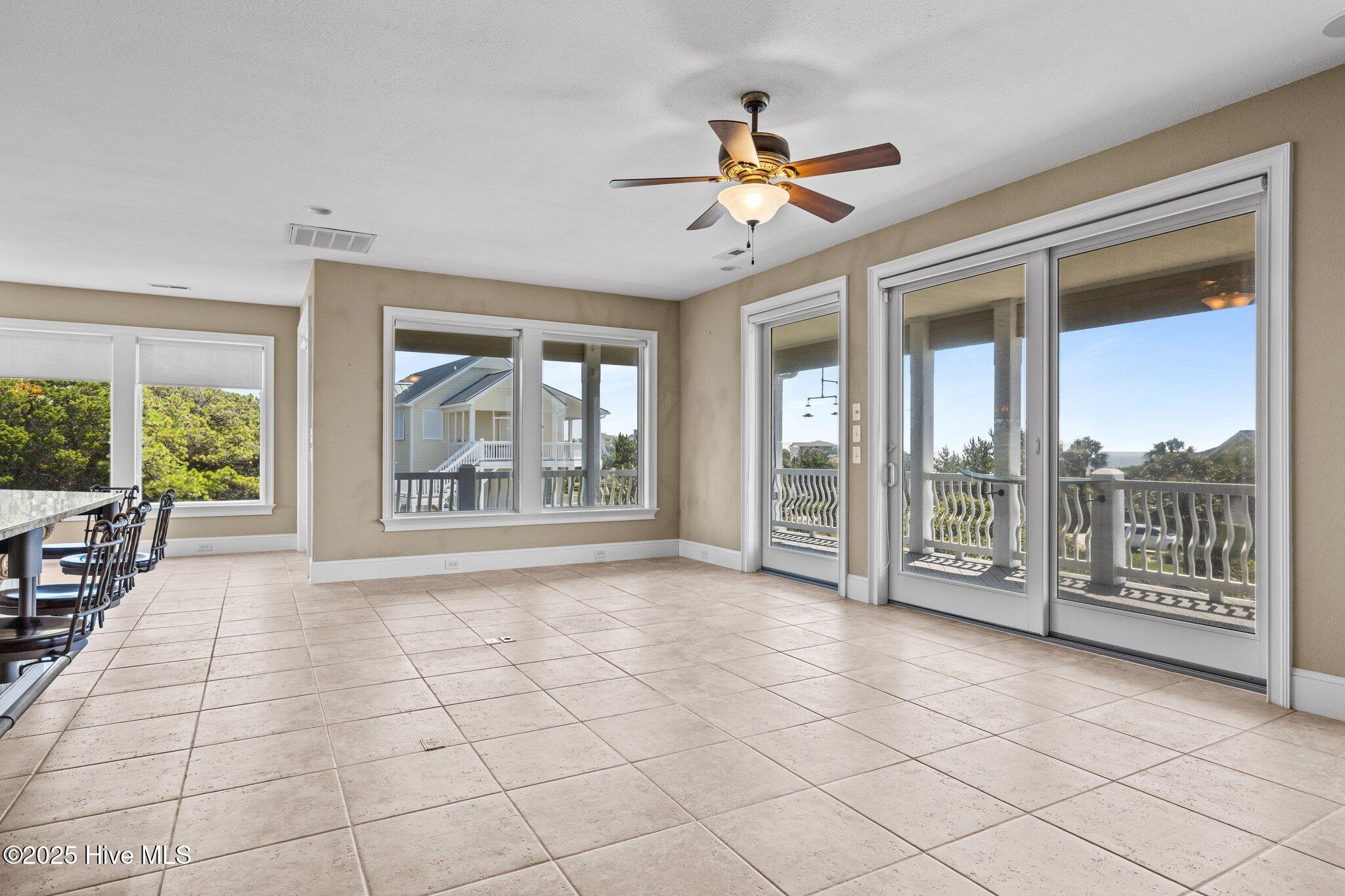 100476259 | Photo 19