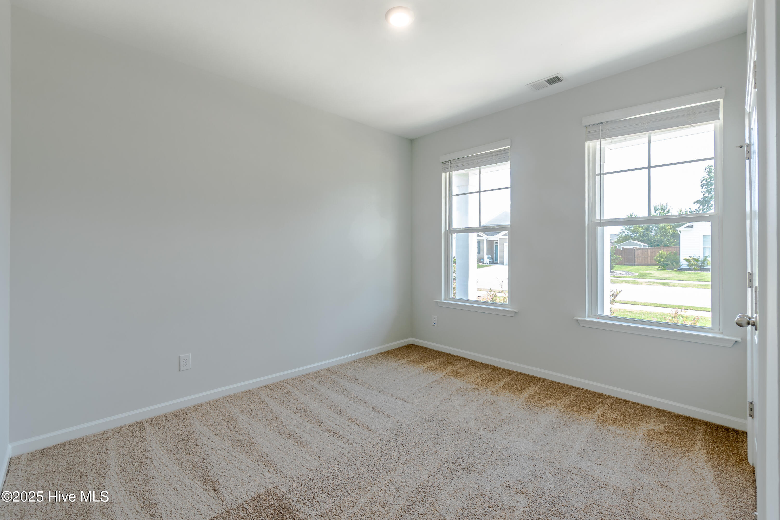 100526053 | Photo 13