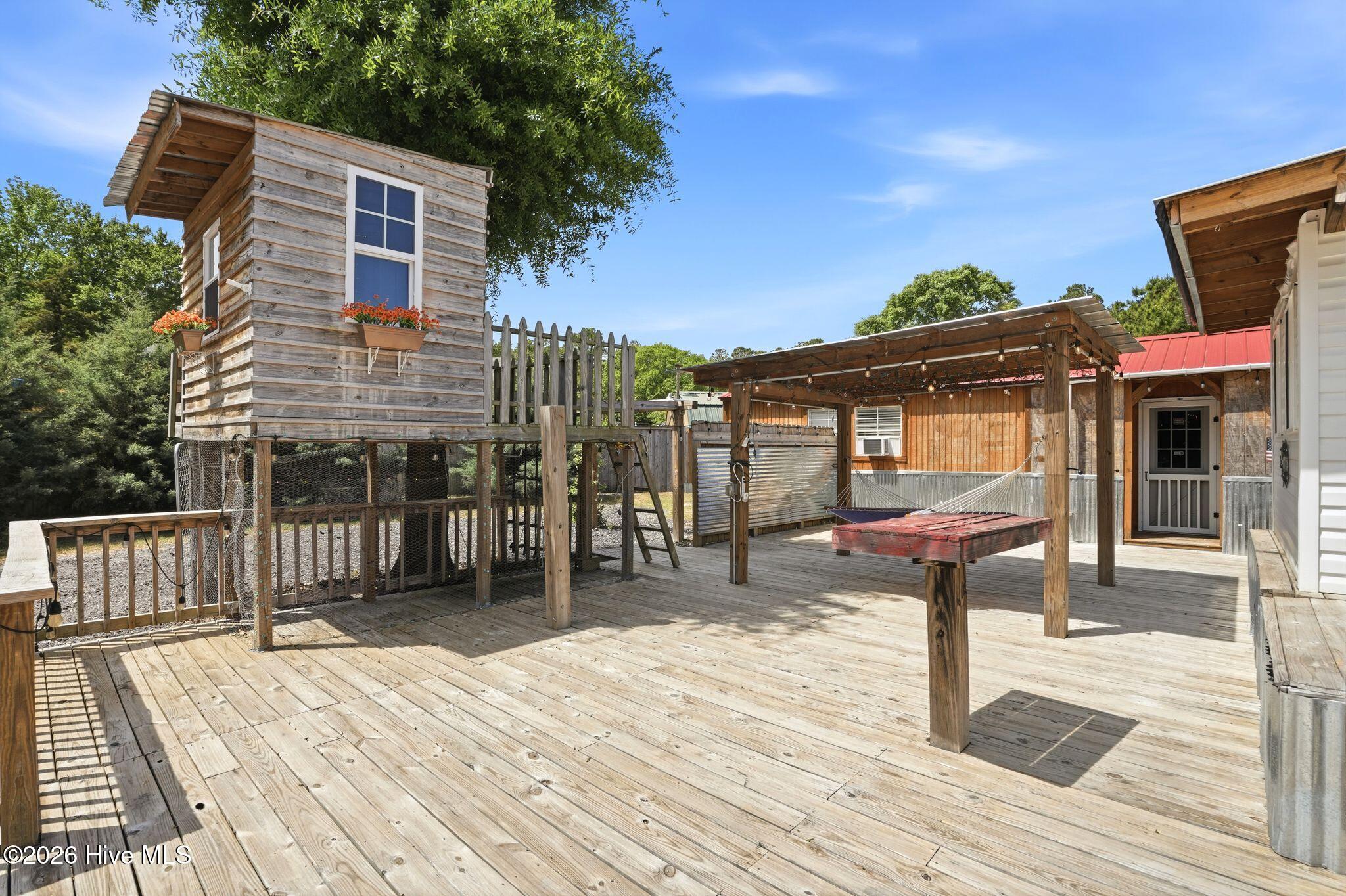 100570161 | Photo 26