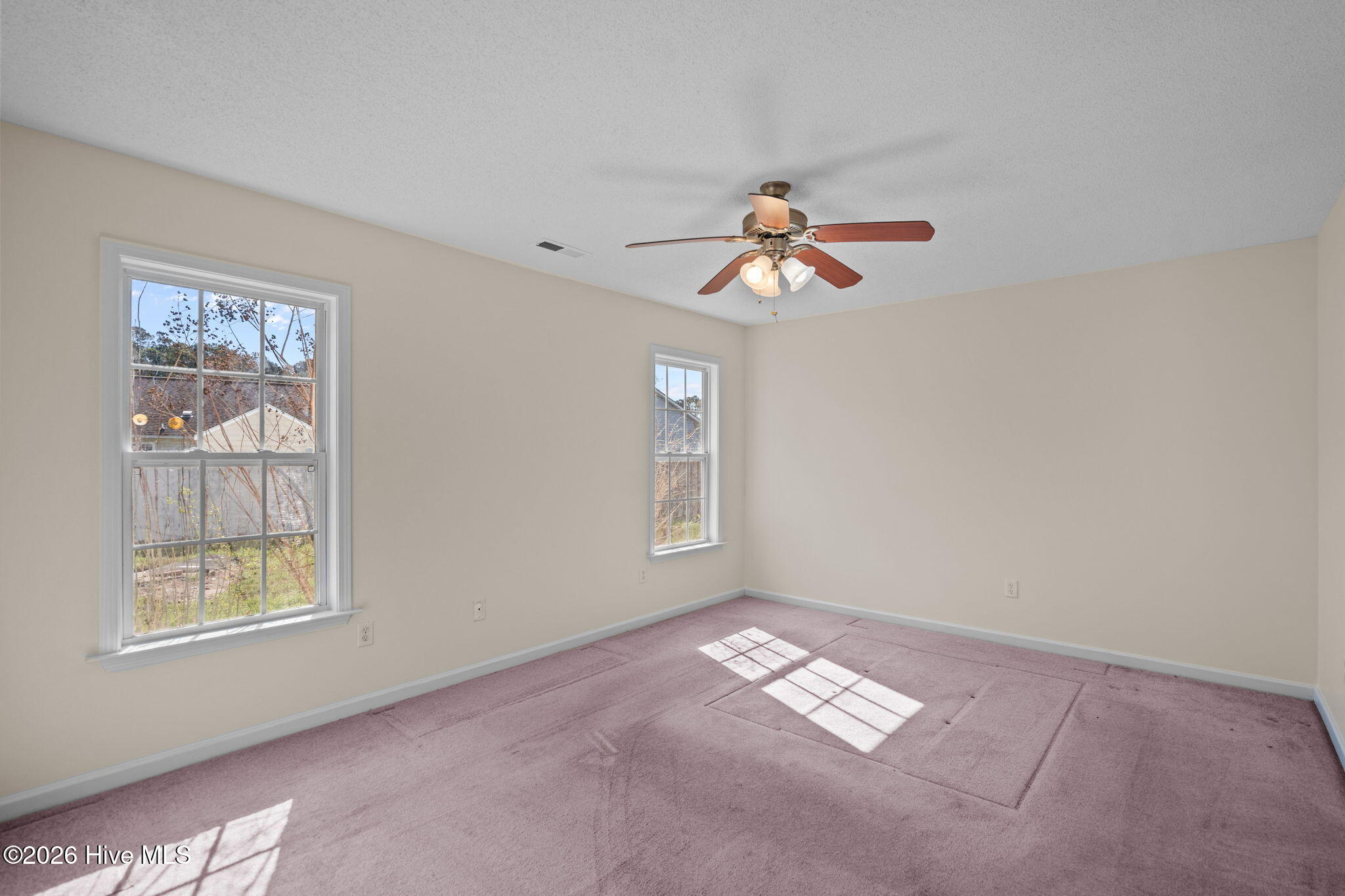 100560946 | Photo 15