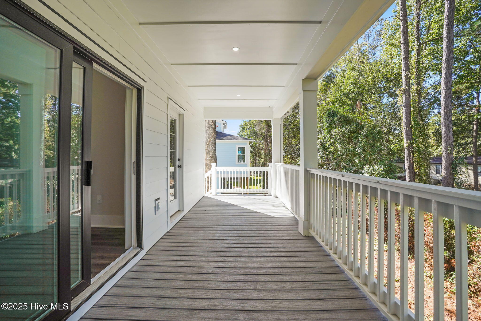 100535041 | Photo 23