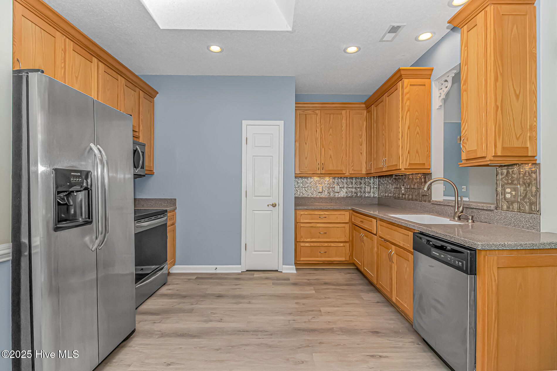 100536588 | Photo 10