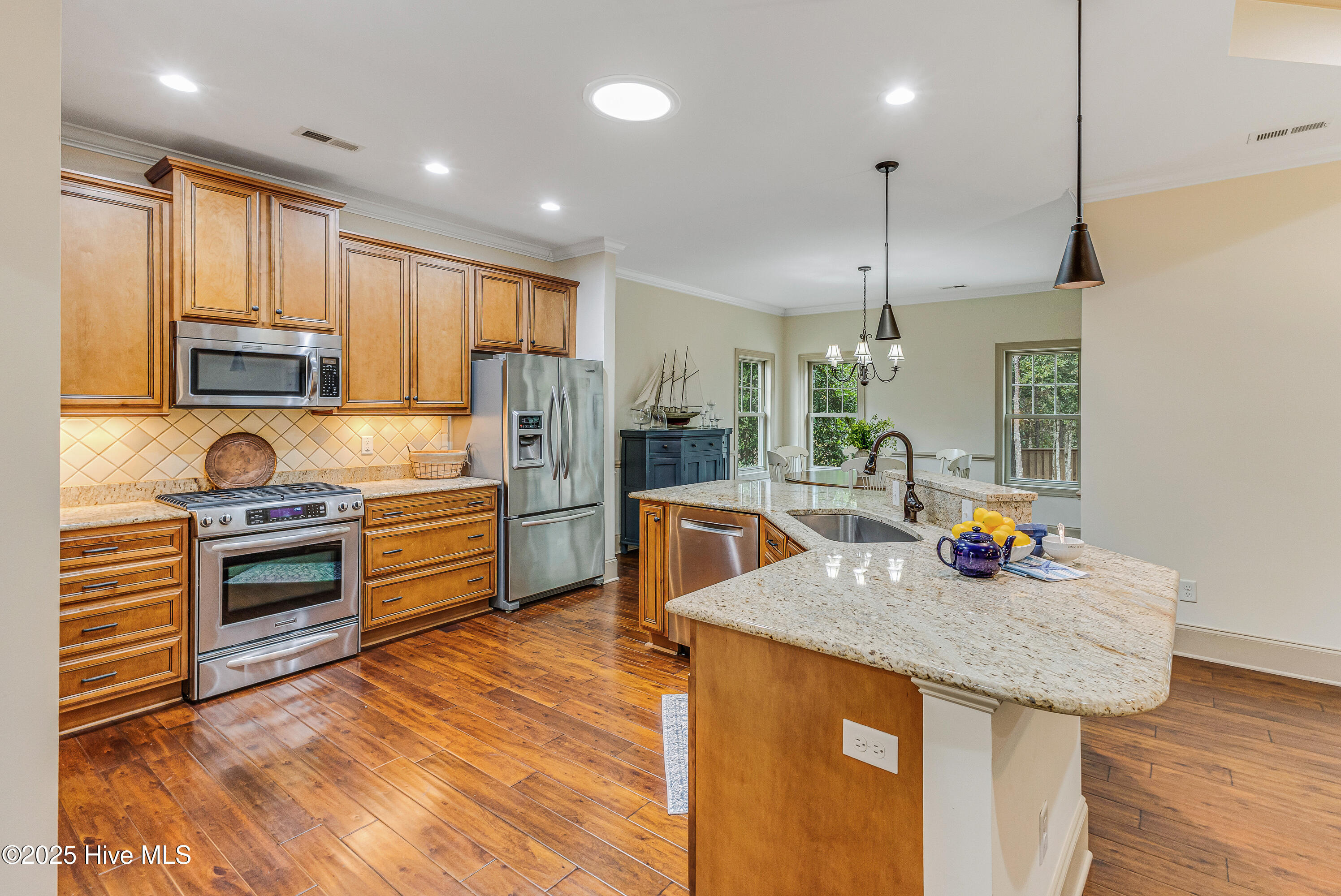 100546218 | Photo 18