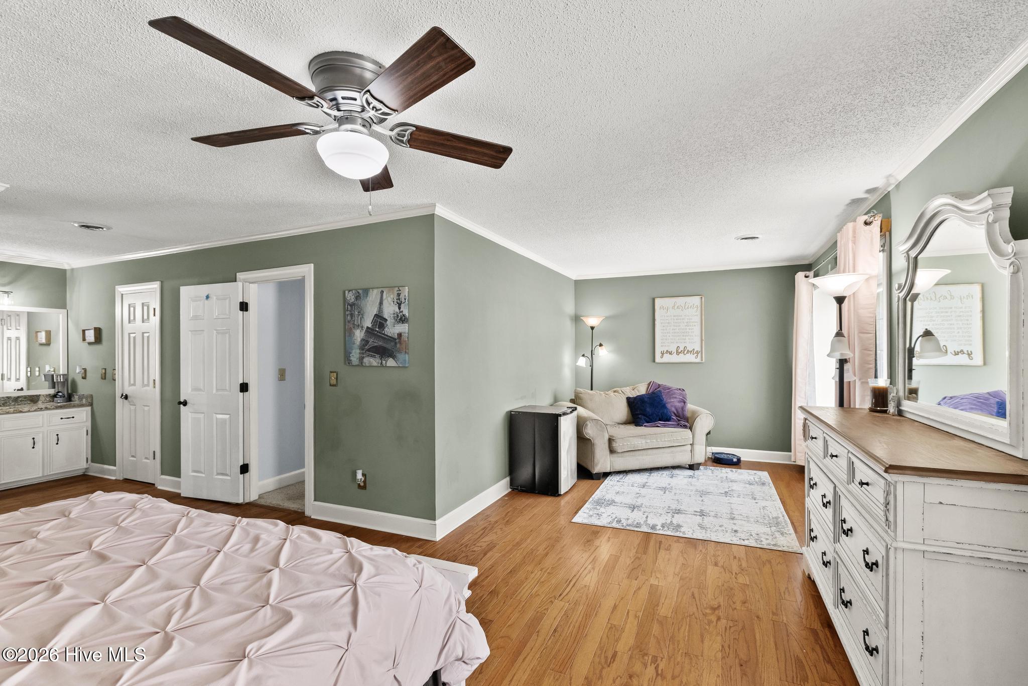 100563926 | Photo 26