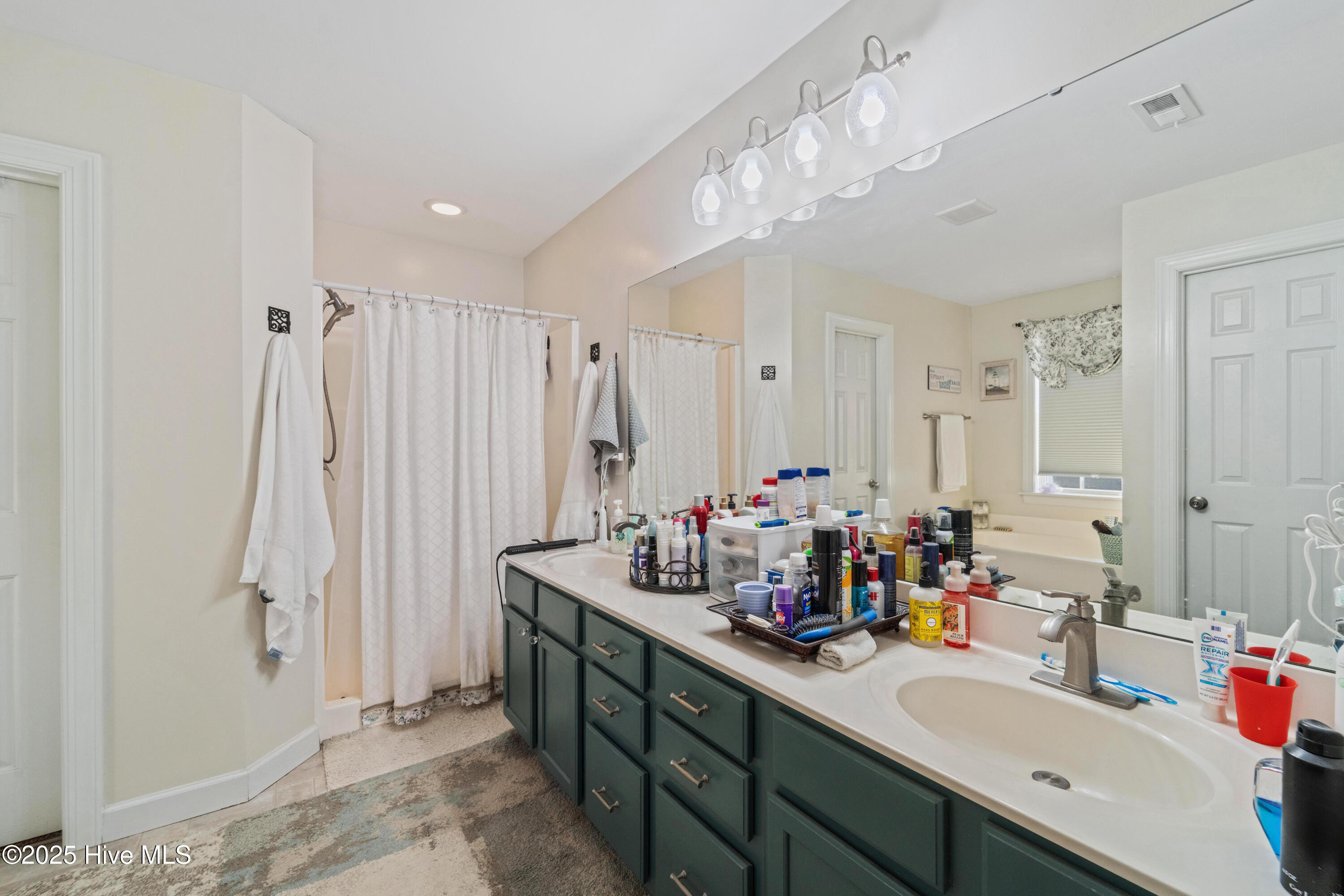 100546959 | Photo 28