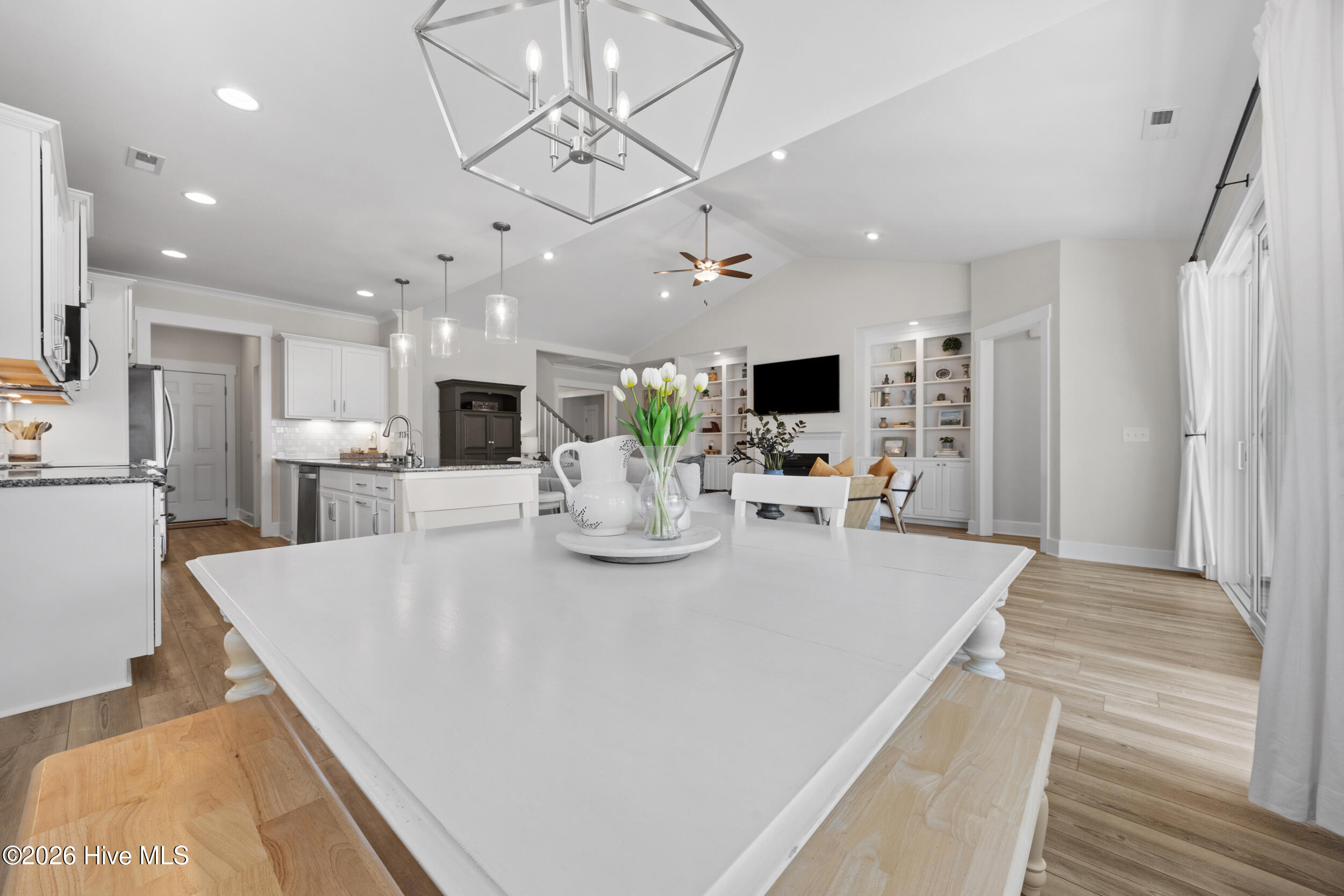 100559680 | Photo 12