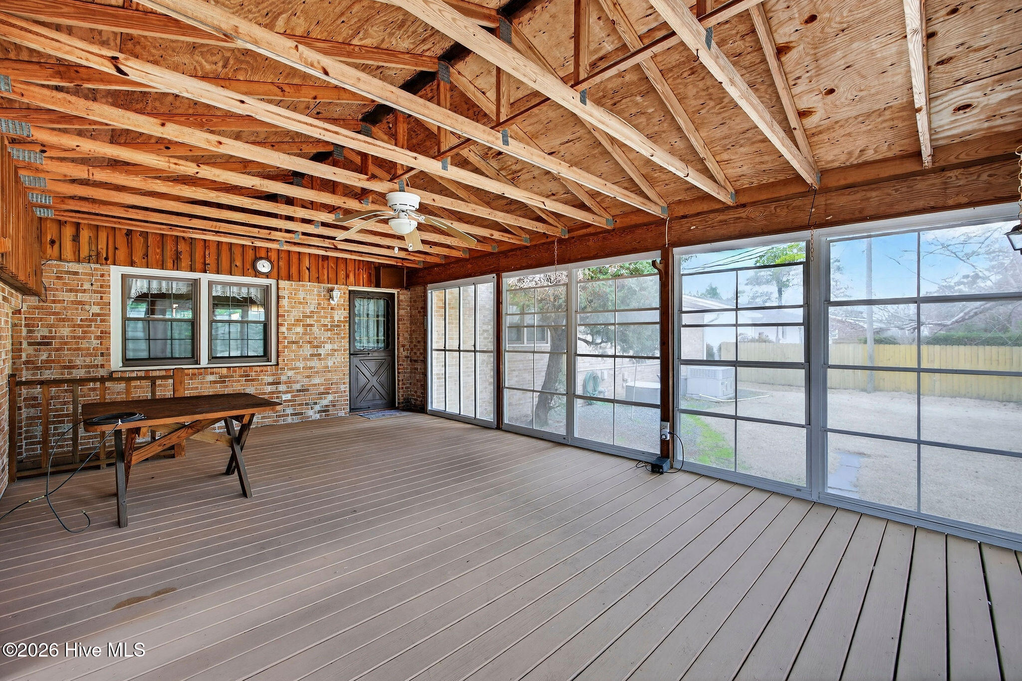 100556138 | Photo 46